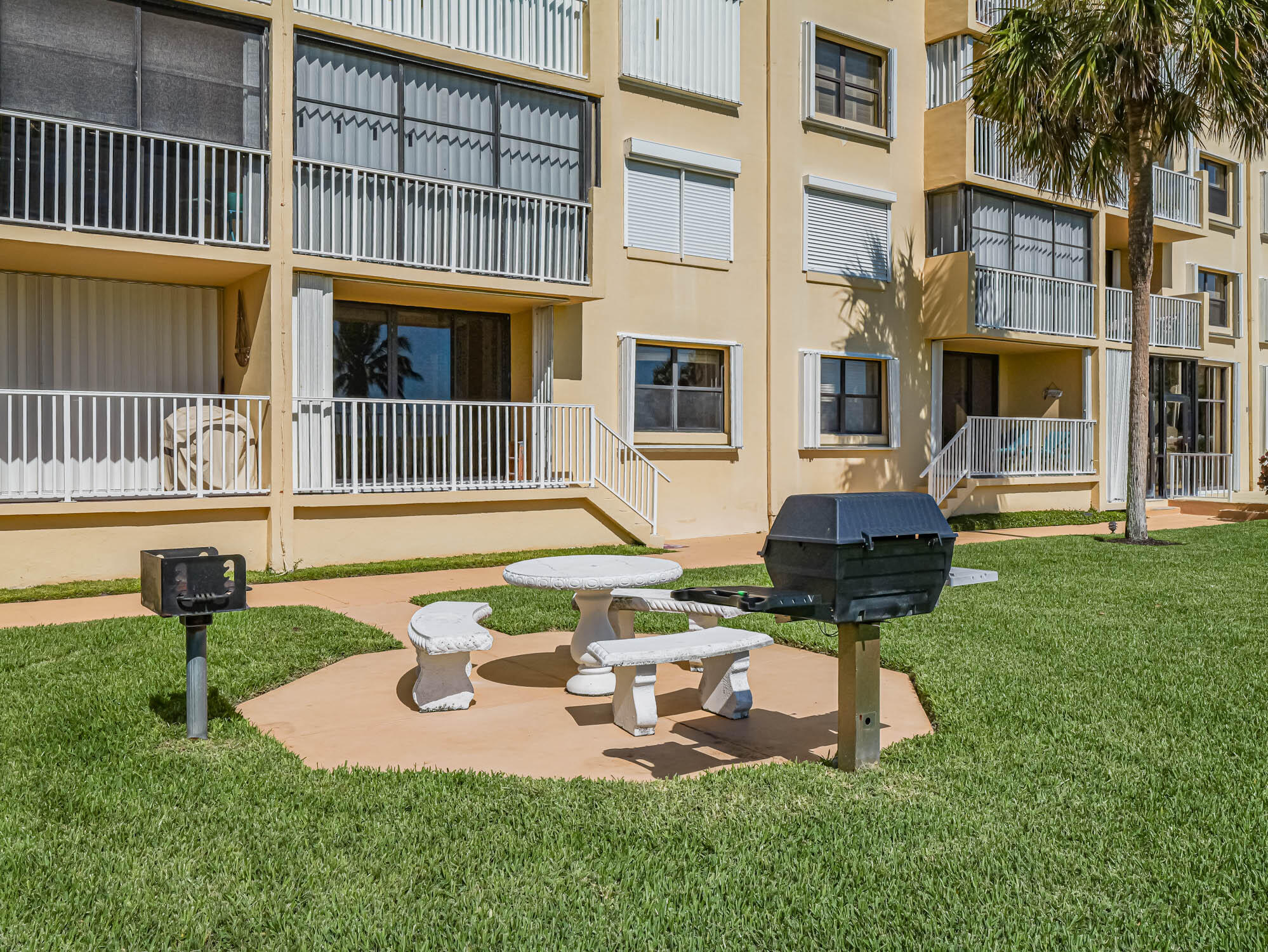 Foto de propiedad en 3200 N Highway A1a 104, Hutchinson Island, FL 34949 Hutchinson Island con MLS# 