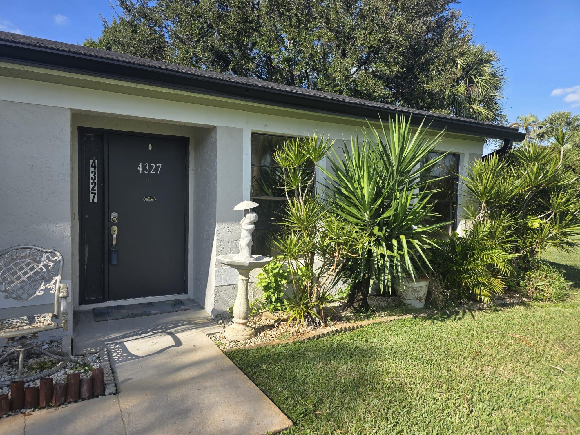 Foto de propiedad en 4327 Willow Brook Circle, West Palm Beach, FL 33417 West Palm Beach con MLS# 