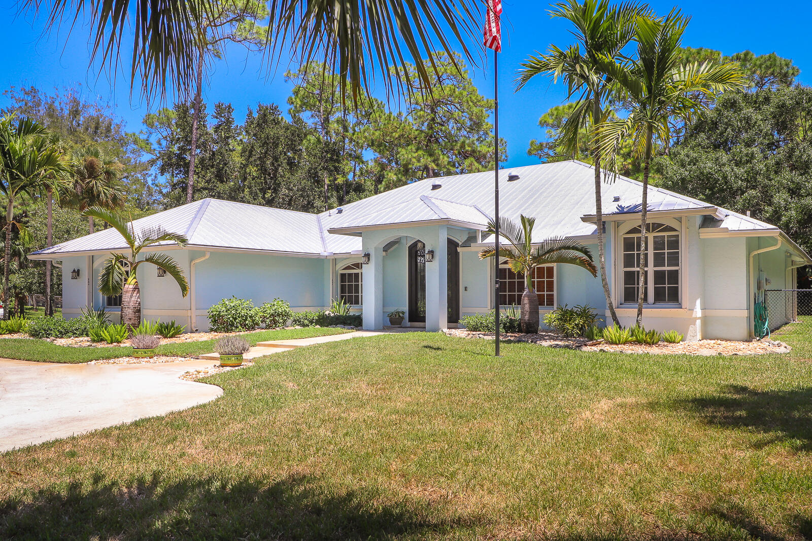 Foto de propiedad en 15386 83rd Way N, Palm Beach Gardens, FL 33418 Palm Beach Gardens con MLS# 
