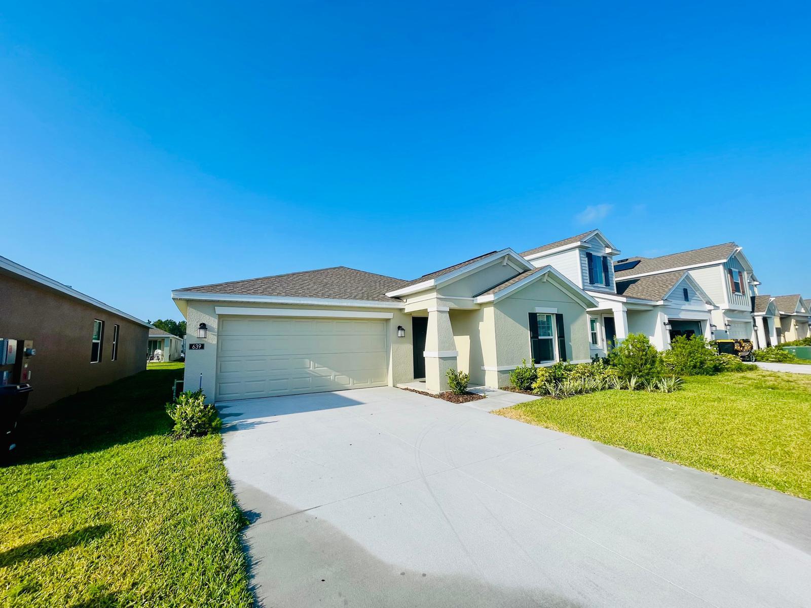 Foto de propiedad en 639 Daring Drive, Davenport, FL 33837 Davenport con MLS# 