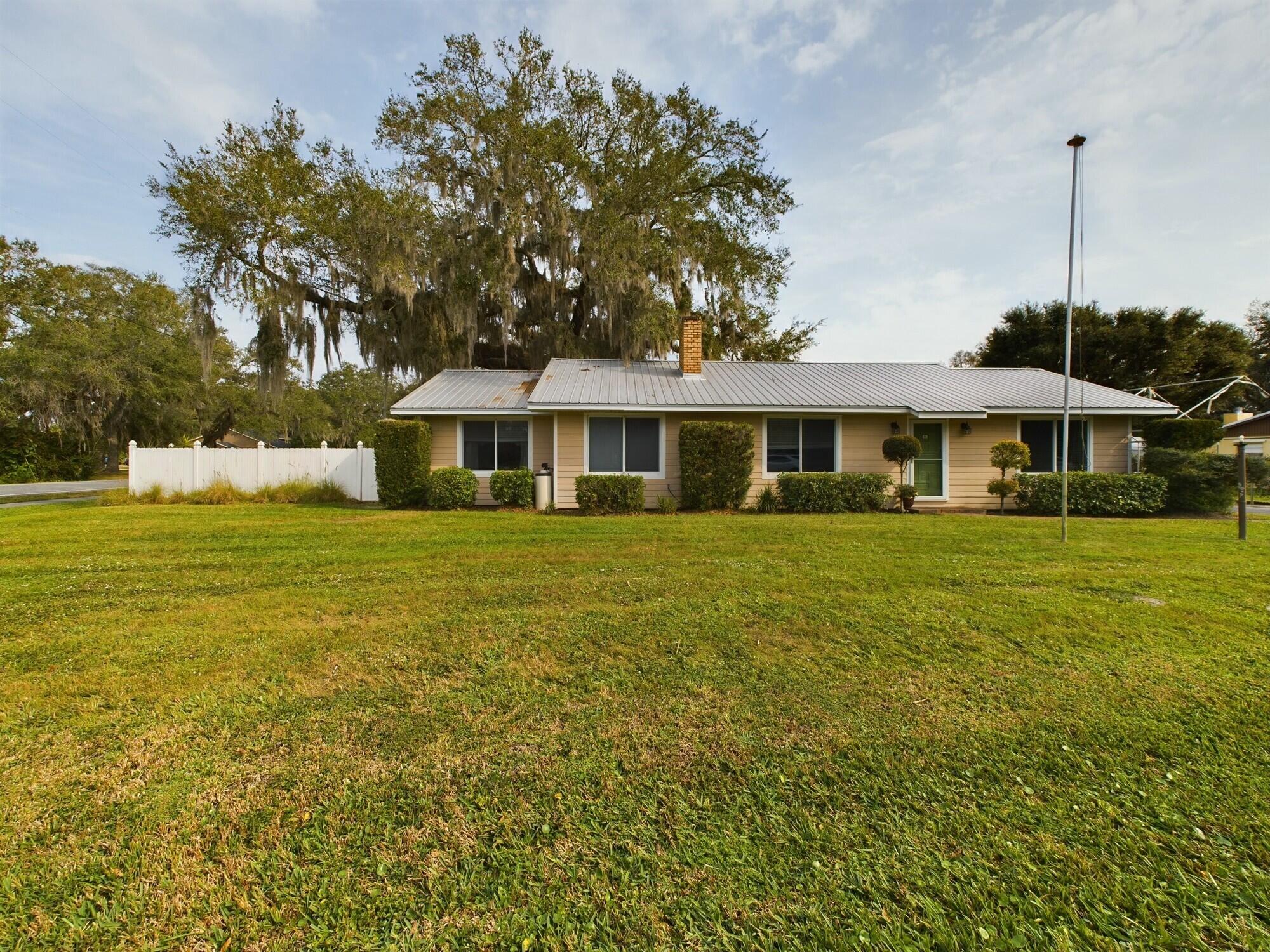 Foto de propiedad en 1517 SW 7th Avenue, Okeechobee, FL 34974 Okeechobee con MLS# 