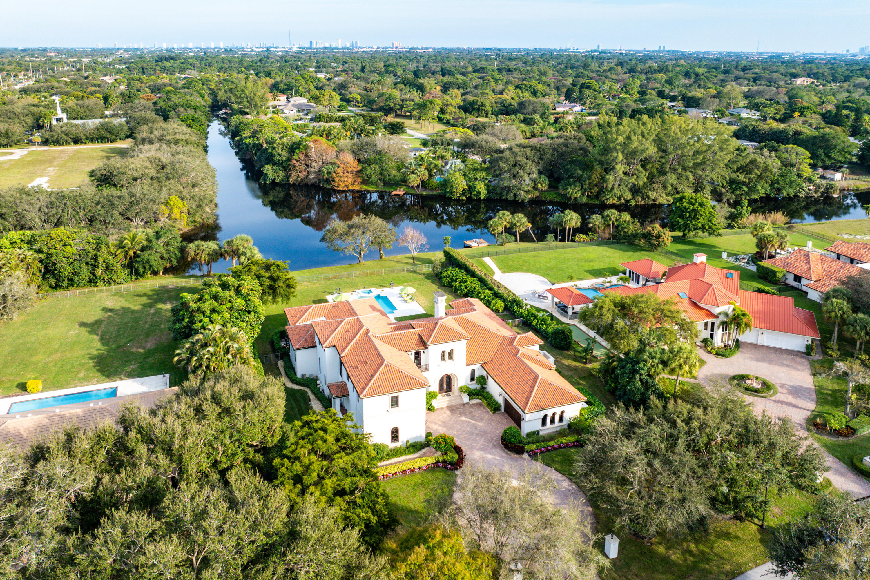 Foto de propiedad en 5603 Whirlaway Road, Palm Beach Gardens, FL 33418 Palm Beach Gardens con MLS# 