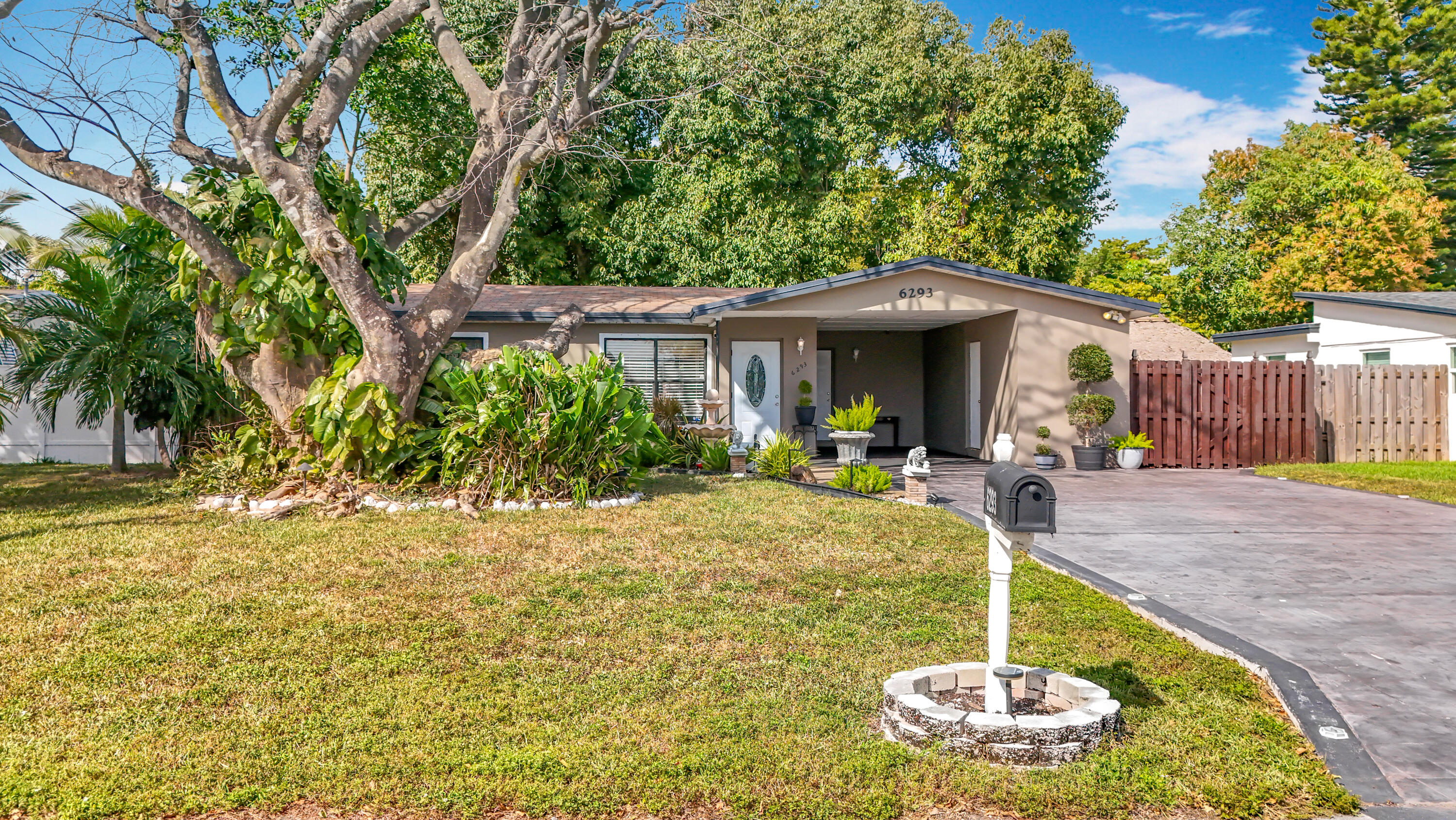 Foto de propiedad en 6293 NW 27th Street, Margate, FL 33063 Margate con MLS# 