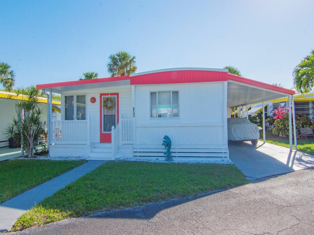 Foto de propiedad en 4743 NE Blue Heron Lane 7, Jensen Beach, FL 34957 Jensen Beach con MLS# 