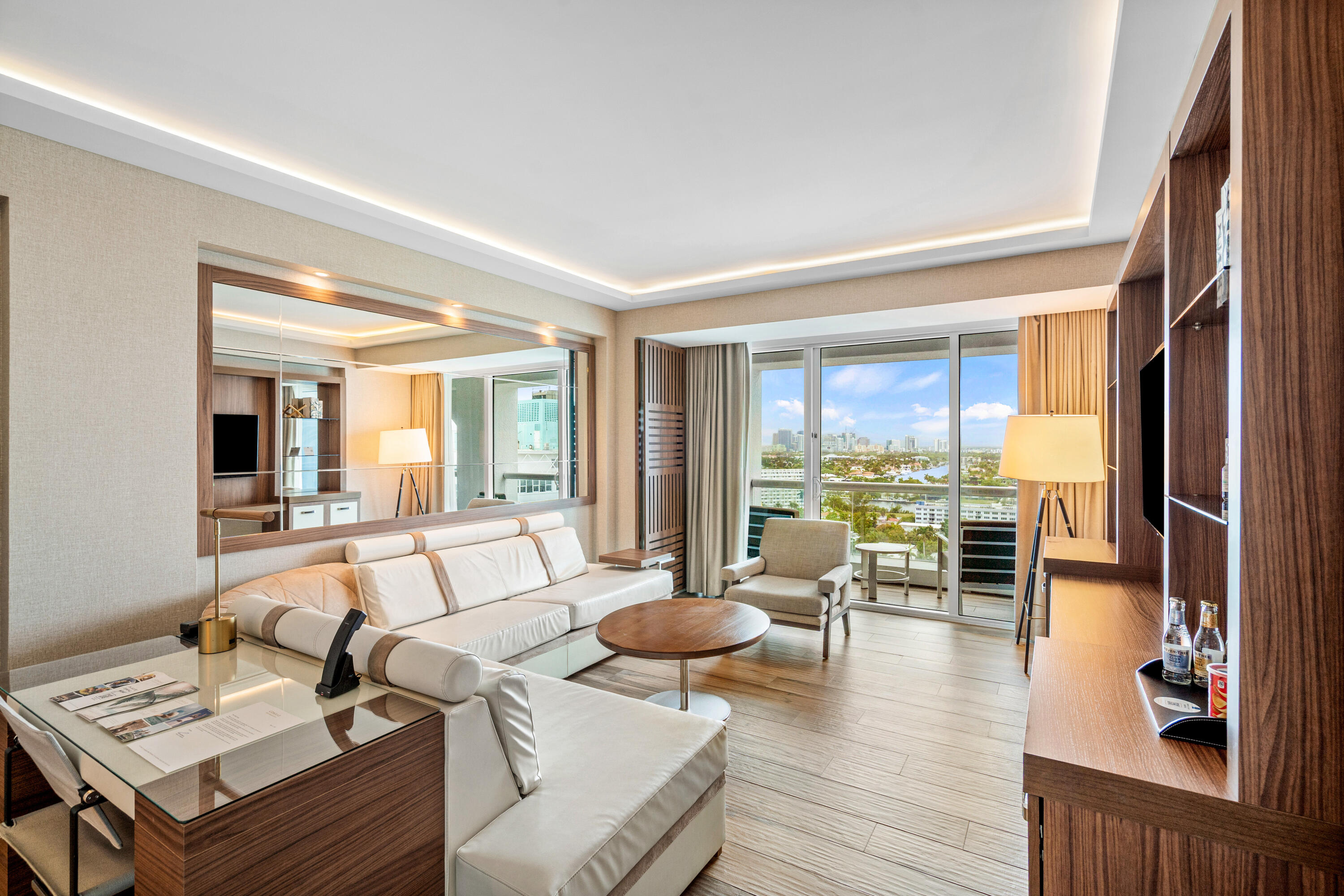 Foto de propiedad en 551 N Fort Lauderdale Beach Boulevard H1603, Fort Lauderdale, FL 33304 Fort Lauderdale con MLS# 