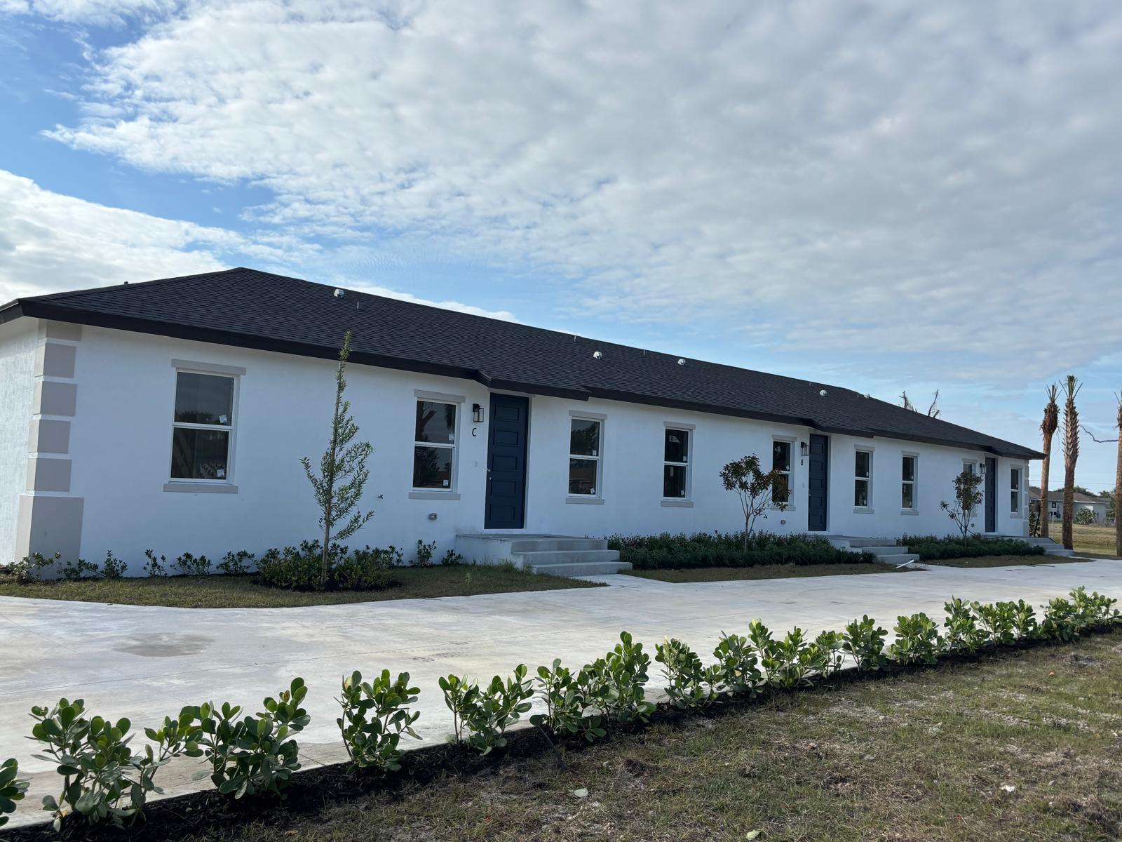 Foto de propiedad en 195 Rotonda Boulevard W Unit A-b-c, Placida, FL 33947 Placida con MLS# 