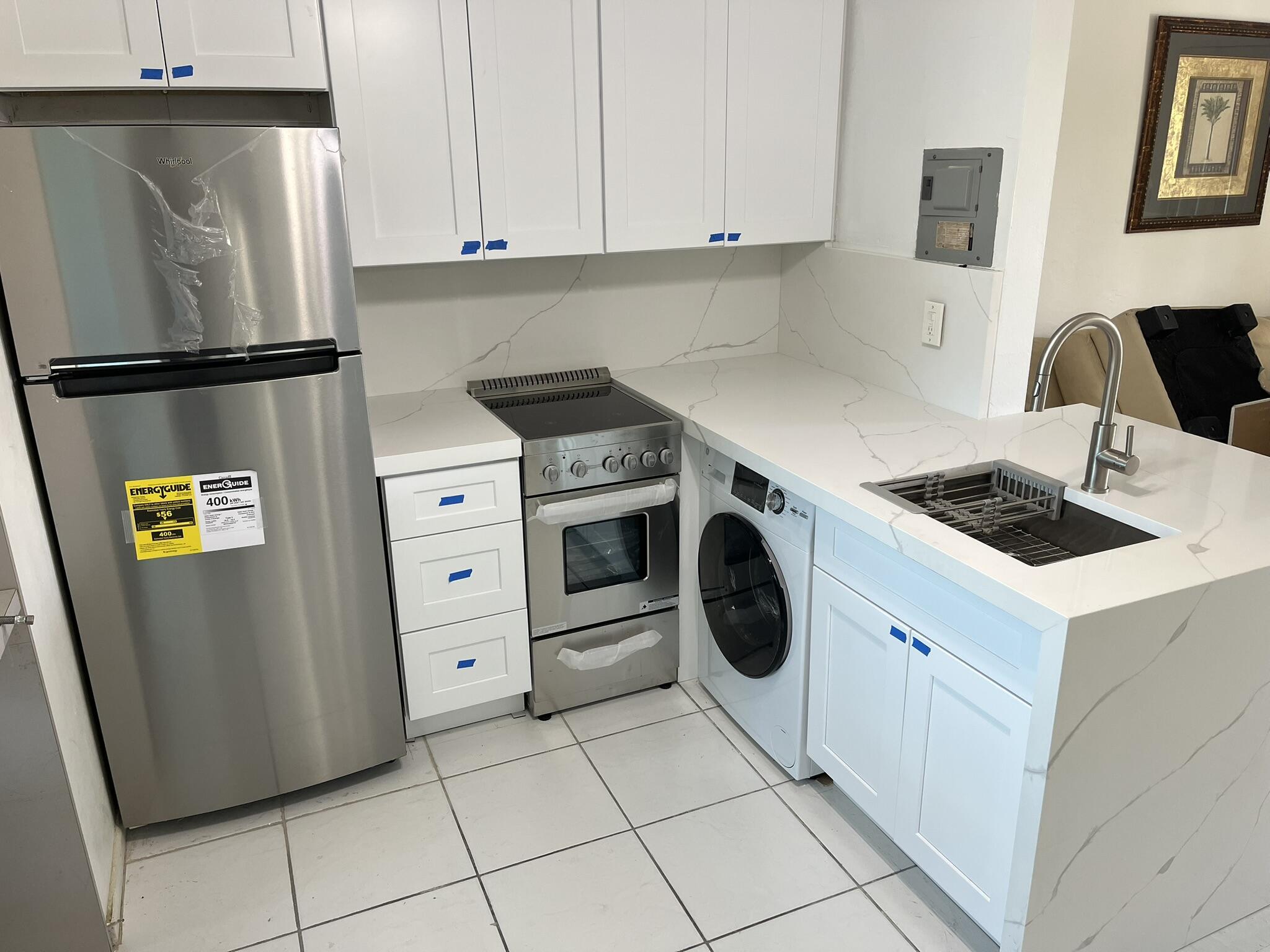Foto de propiedad en 1172 Surf Road A3, Riviera Beach, FL 33404 Riviera Beach con MLS# 