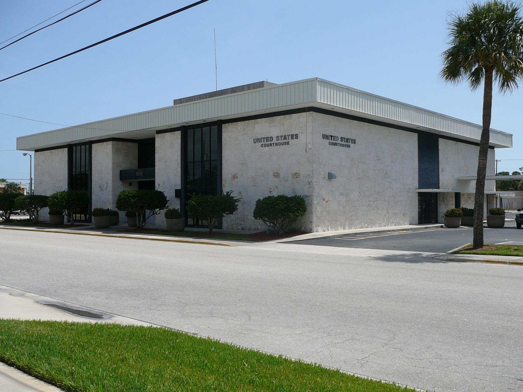 Foto de propiedad en 300 S 6th Street, Fort Pierce, FL 34950 Fort Pierce con MLS# 