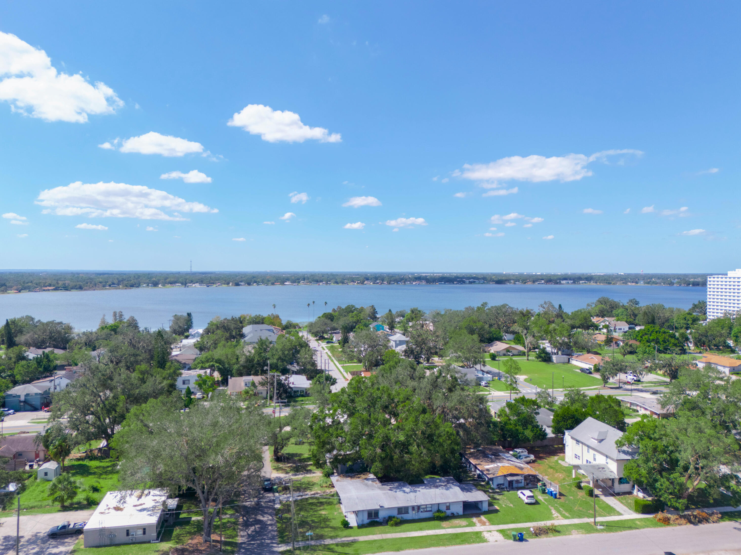 Foto de propiedad en 657 Ave C SW, Winter Haven, FL 33880 Winter Haven con MLS# 