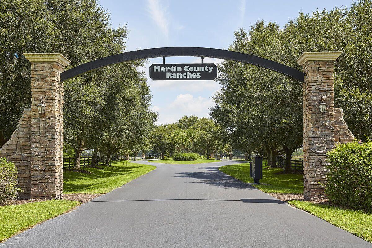 Foto de propiedad en 25701 SW Brians Trail, Okeechobee, FL 34974 Okeechobee con MLS# 