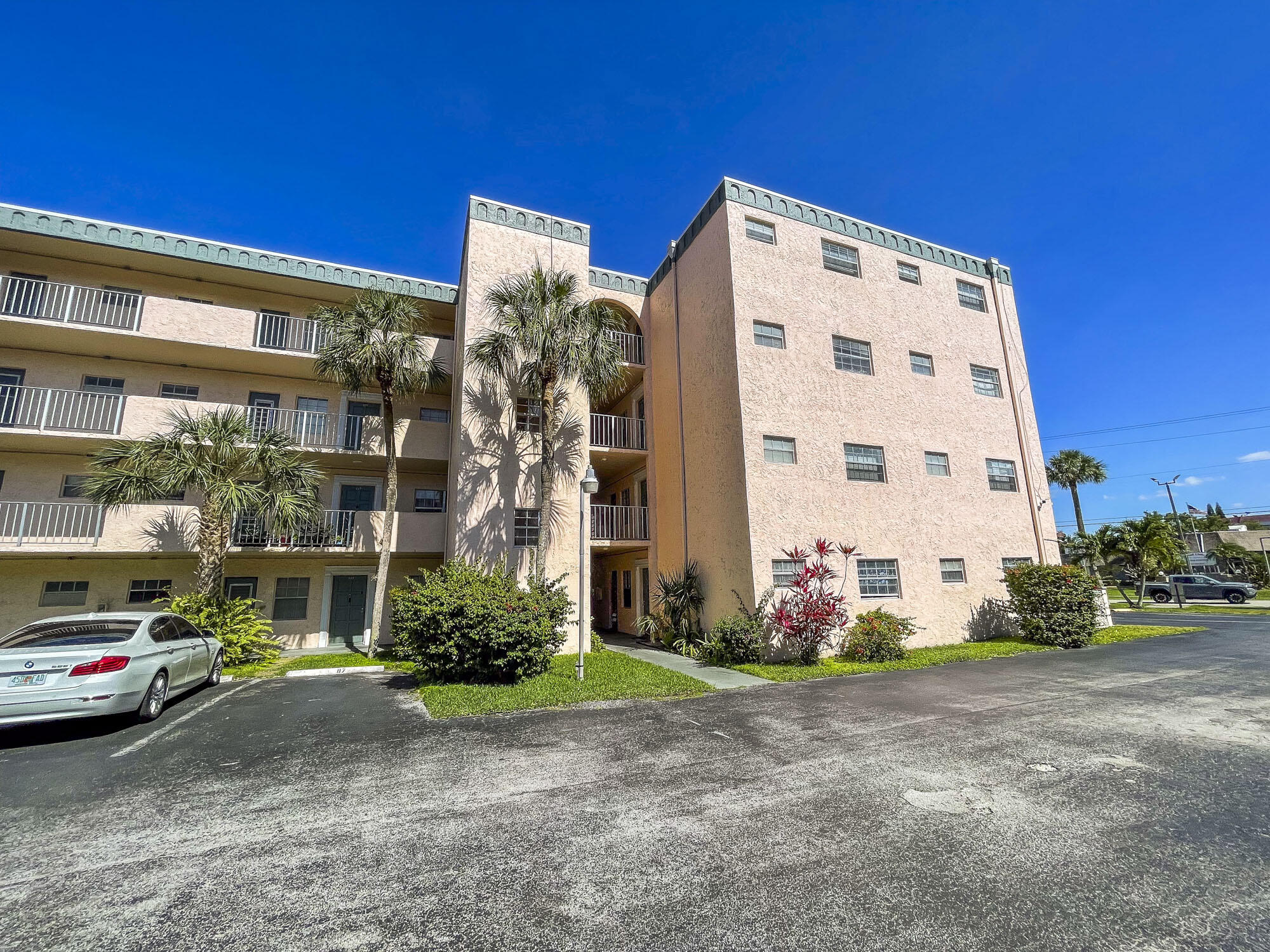 En Venta 4281 NW 41st Street 320, Lauderdale Lakes, FL 33319, Lauderdale Lakes, FL 33319