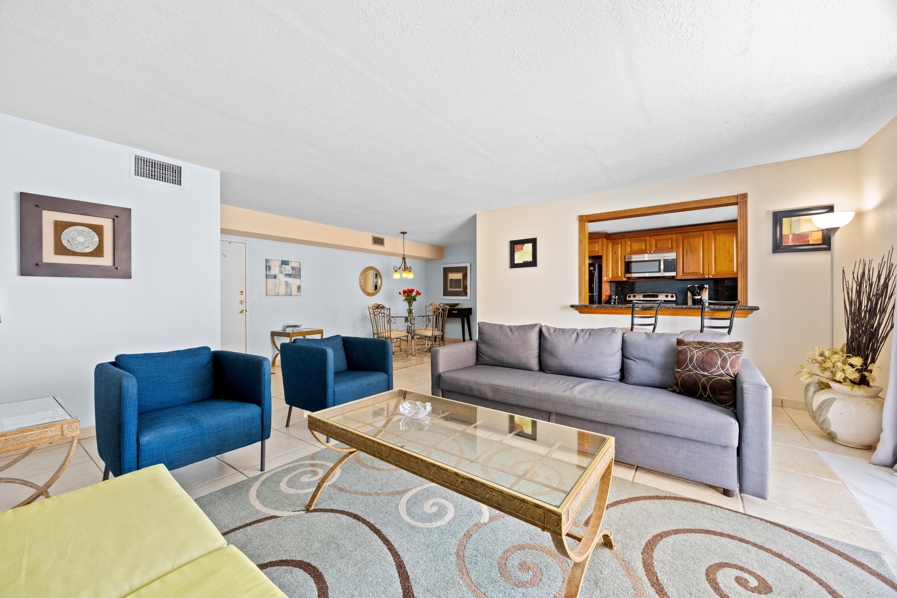 Foto de propiedad en 137 Golden Isles Drive 501, Hallandale Beach, FL 33009 Hallandale Beach con MLS# 