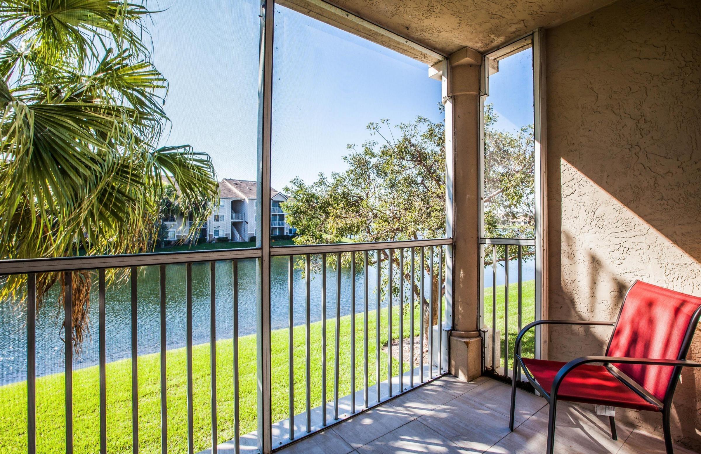 Foto de propiedad en 8935 Okeechobee Boulevard 204, West Palm Beach, FL 33411 West Palm Beach con MLS# 