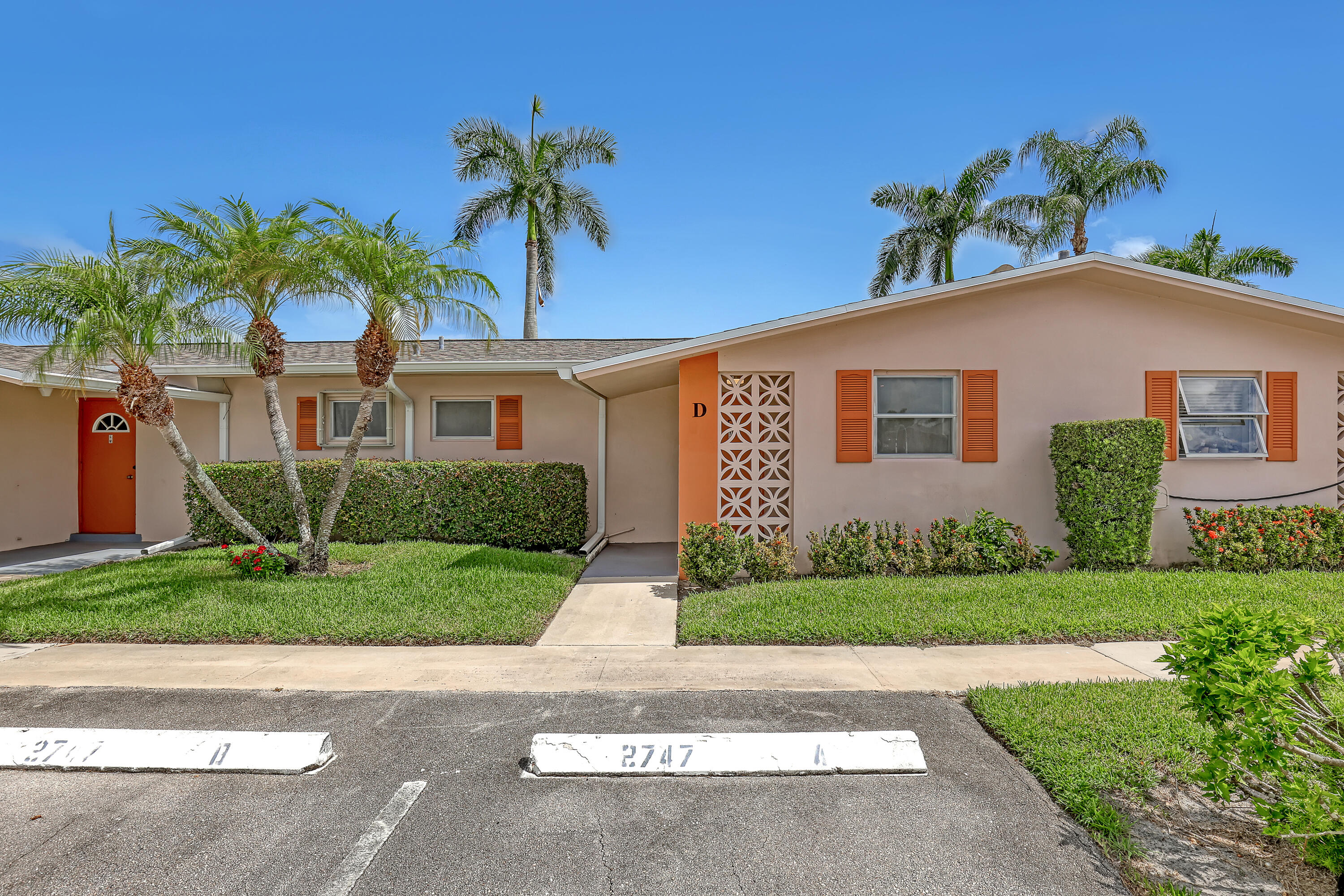 Foto de propiedad en 2747 Dudley Drive E D, West Palm Beach, FL 33415 West Palm Beach con MLS# 