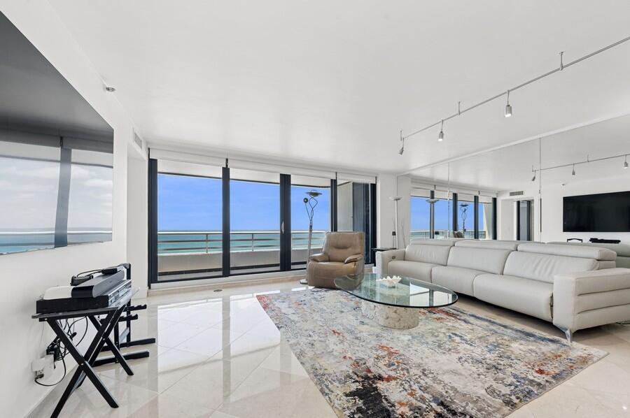 Foto de propiedad en 1400 S Ocean Boulevard 1004, Boca Raton, FL 33432 Boca Raton con MLS# 