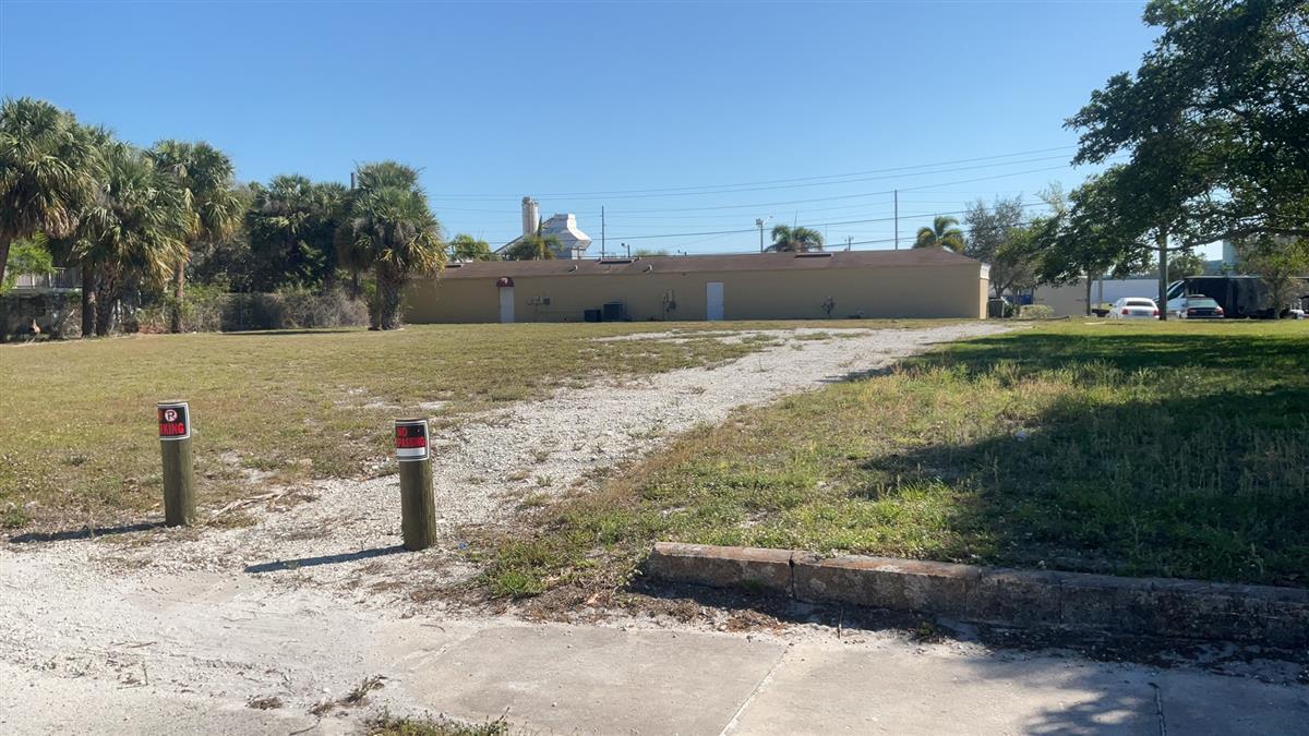 Foto de propiedad en 534 S 5th Street, Fort Pierce, FL 34950 Fort Pierce con MLS# 
