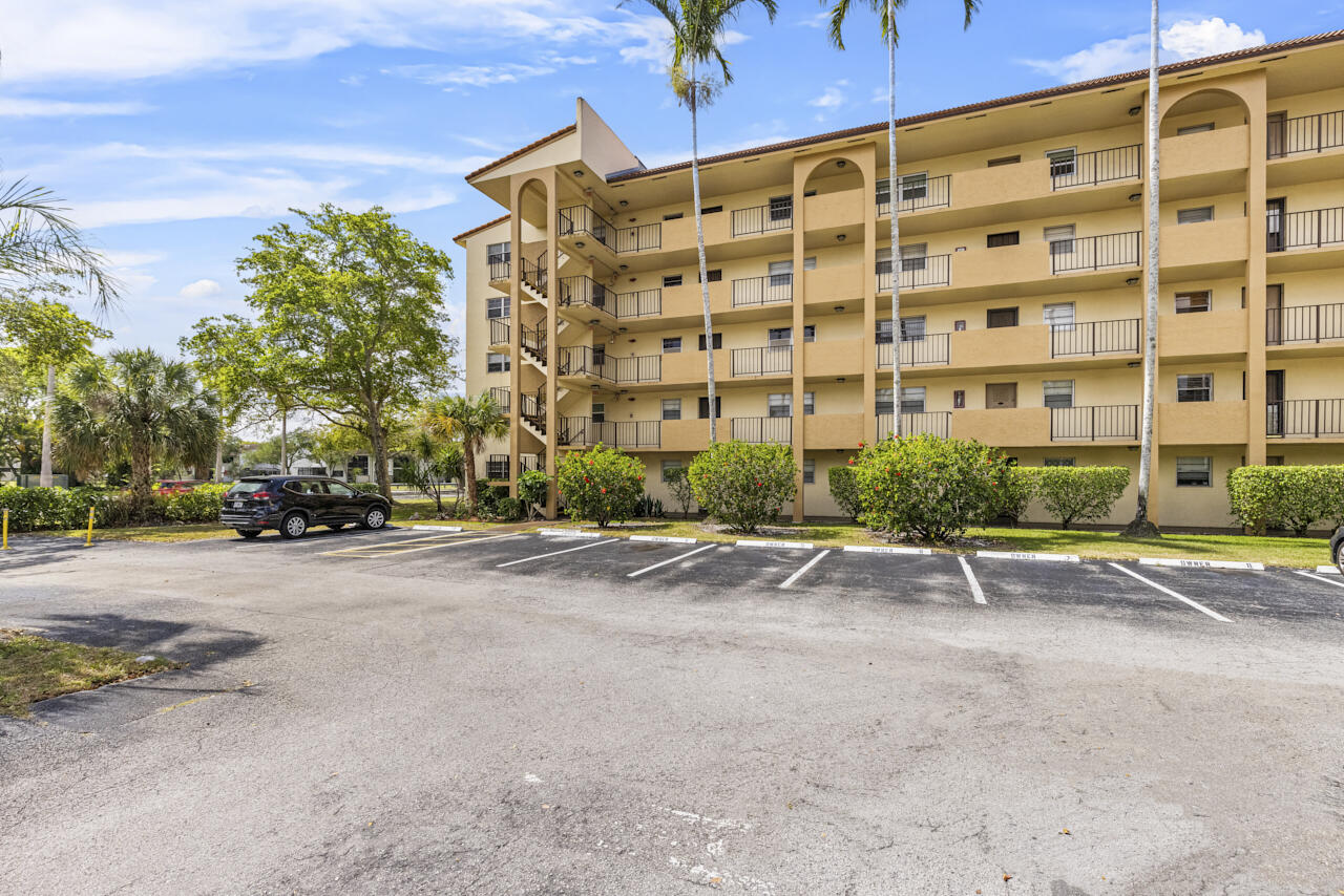 Vendido 3905 N Nob Hill Road 300, Sunrise, FL 33351, Sunrise, FL 33351
