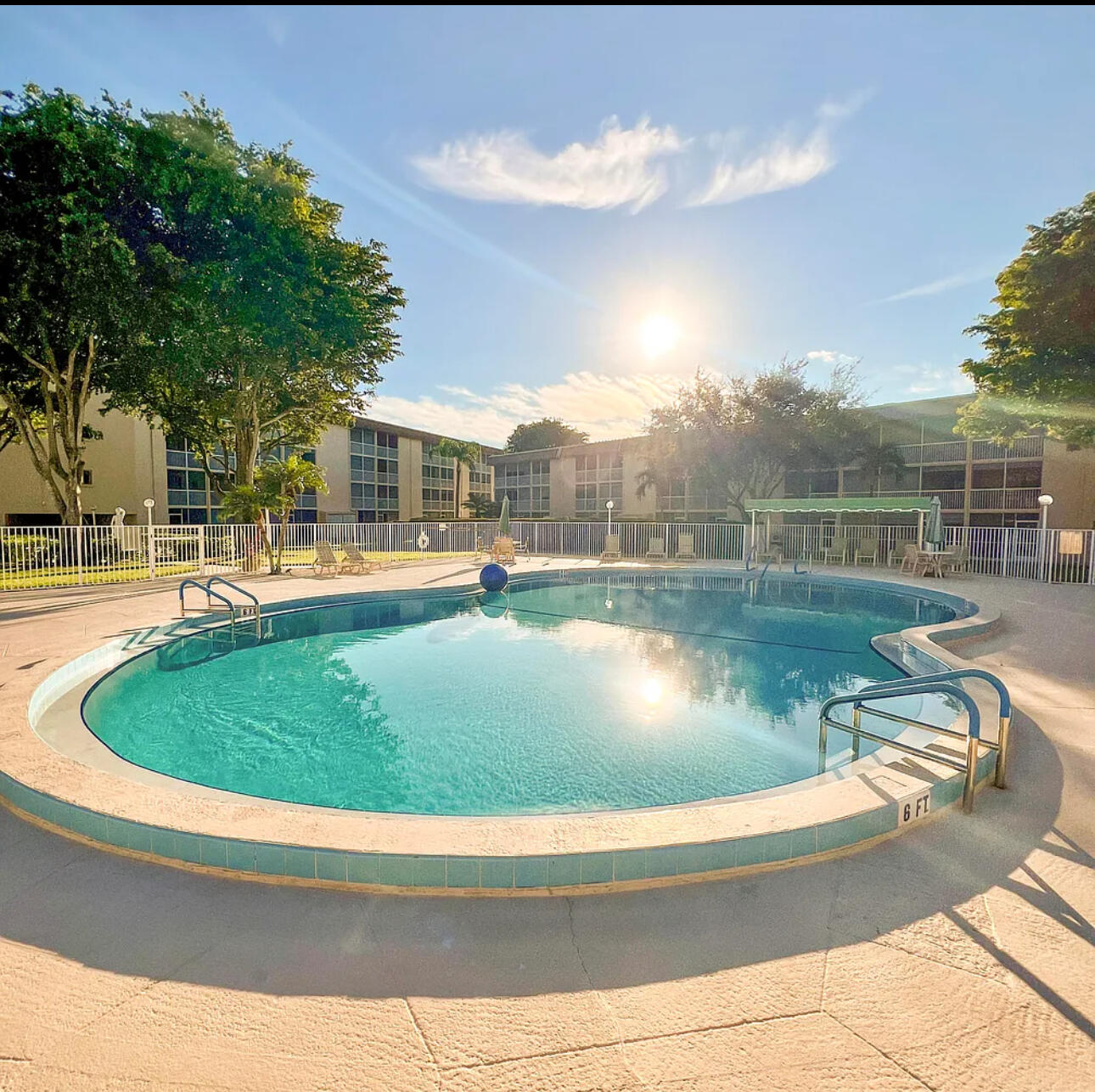 Foto de propiedad en 300 Village Green Circle S 217, Palm Springs, FL 33461 Palm Springs con MLS# 
