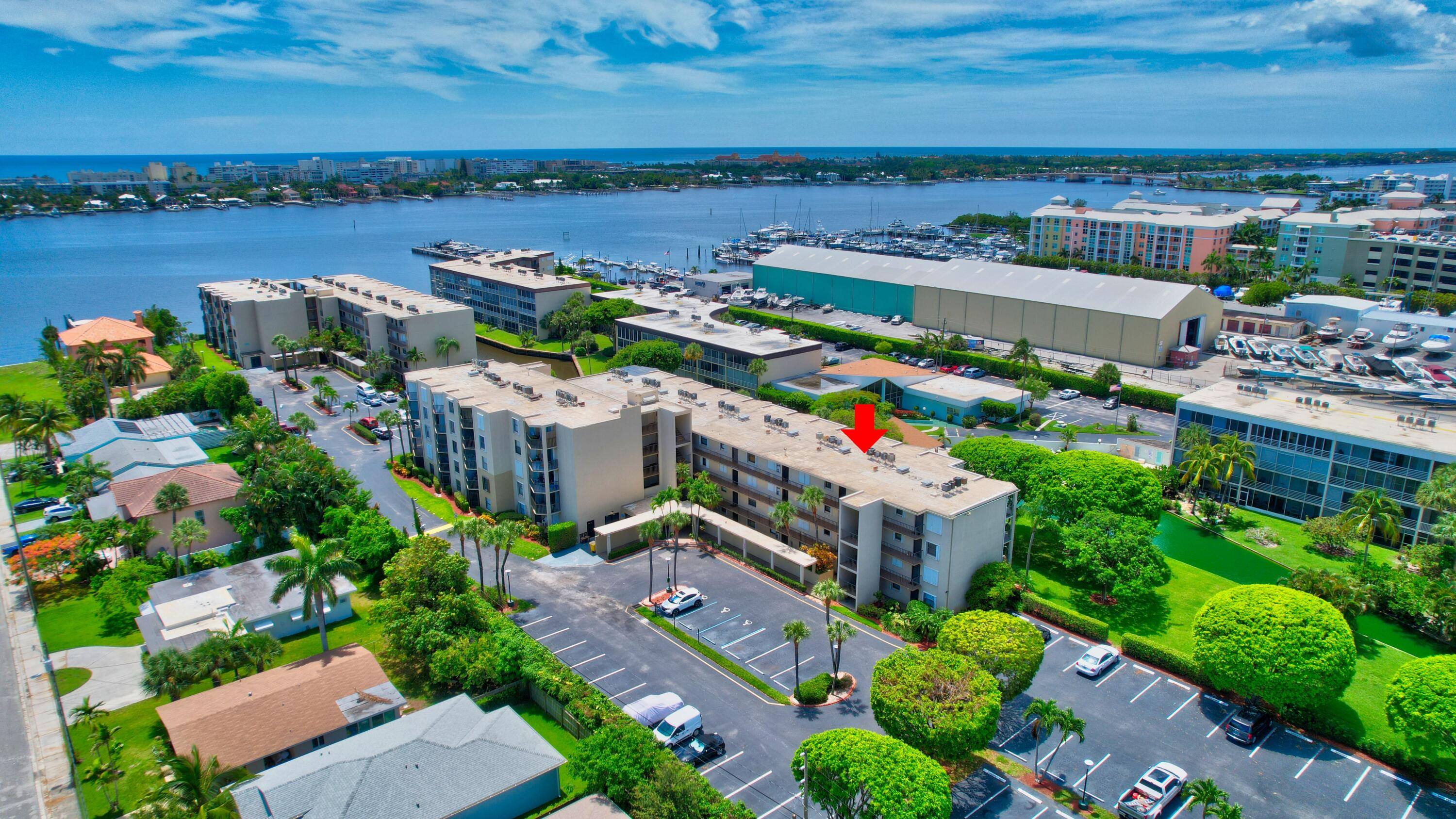 Foto de propiedad en 890 N Federal Highway 206, Lantana, FL 33462 Lantana con MLS# 