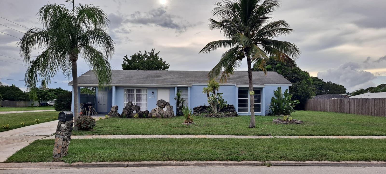 Foto de propiedad en 201 NE Solida Circle, Port St. Lucie, FL 34983 Port St. Lucie con MLS# 
