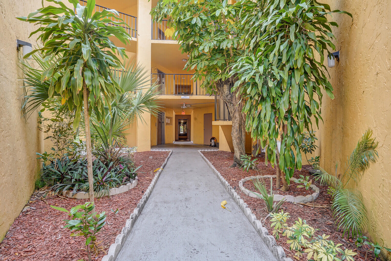 Foto de propiedad en 4364 NW 9th Avenue 16-3d, Deerfield Beach, FL 33064 Deerfield Beach con MLS# 