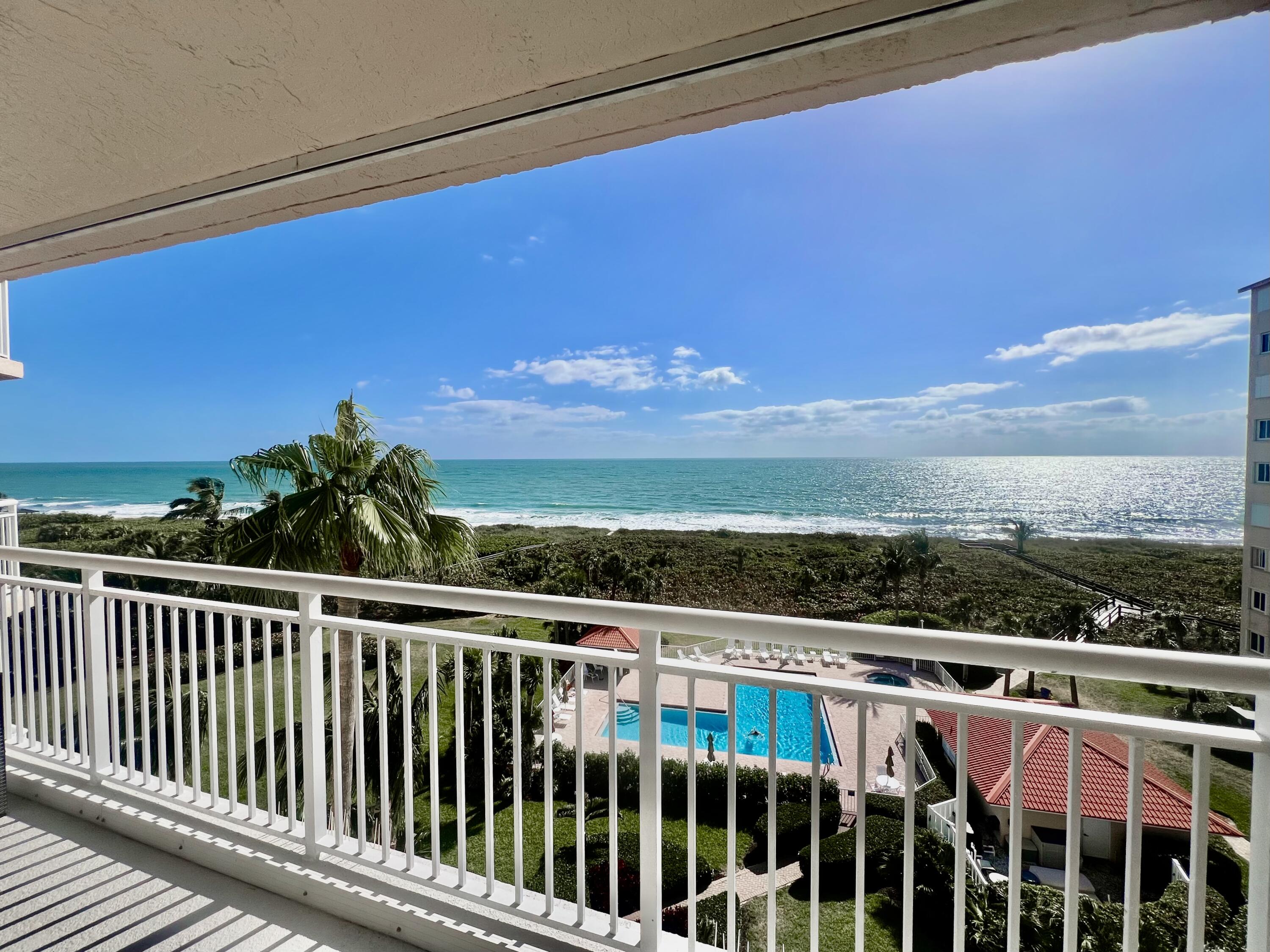 Foto de propiedad en 3880 N Highway A1a 604, Hutchinson Island, FL 34949 Hutchinson Island con MLS# 