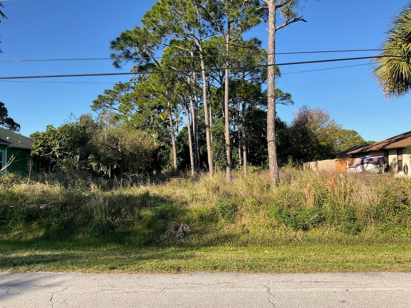 Foto de propiedad en Tbd Hickory Drive, Fort Pierce, FL 34982 Fort Pierce con MLS# 