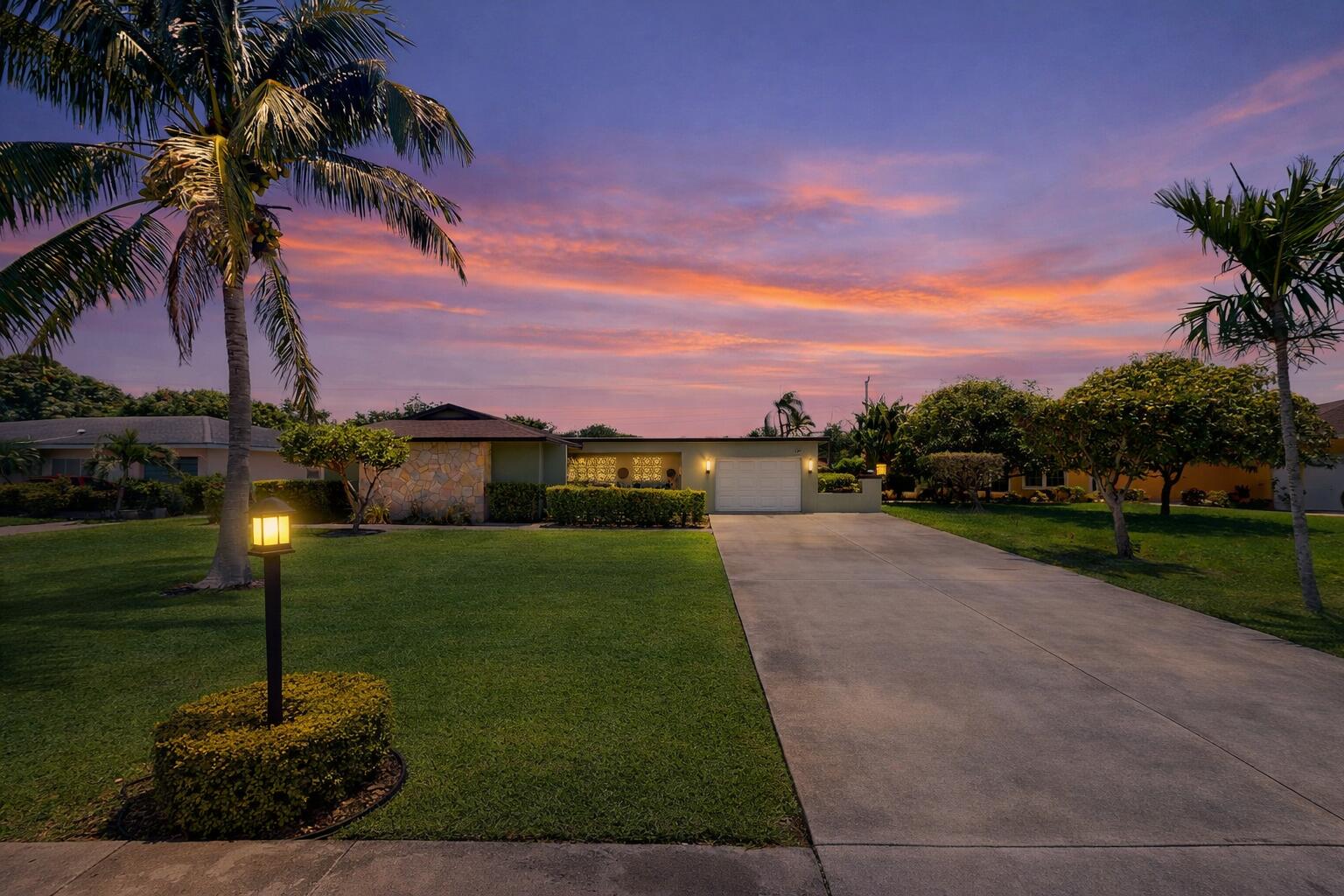 Foto de propiedad en 1630 40th Street, West Palm Beach, FL 33407 West Palm Beach con MLS# 