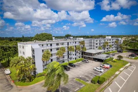 Foto de propiedad en 9235 SW 8th 402 Street 402, Boca Raton, FL 33428 Boca Raton con MLS#