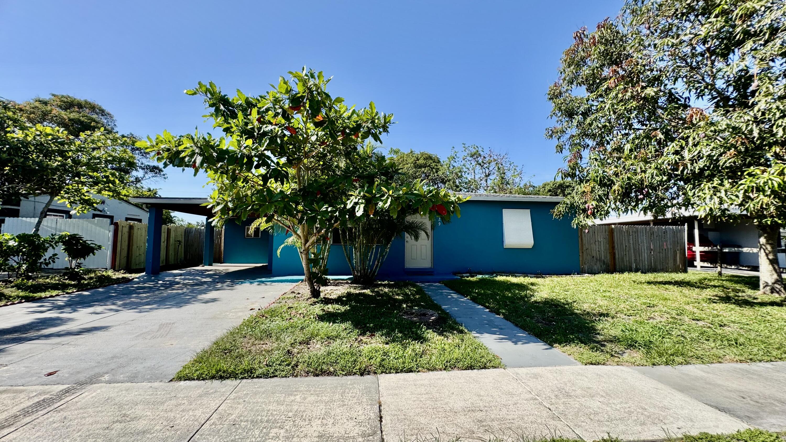 Foto de propiedad en 629 Troy Boulevard, West Palm Beach, FL 33409 West Palm Beach con MLS# 