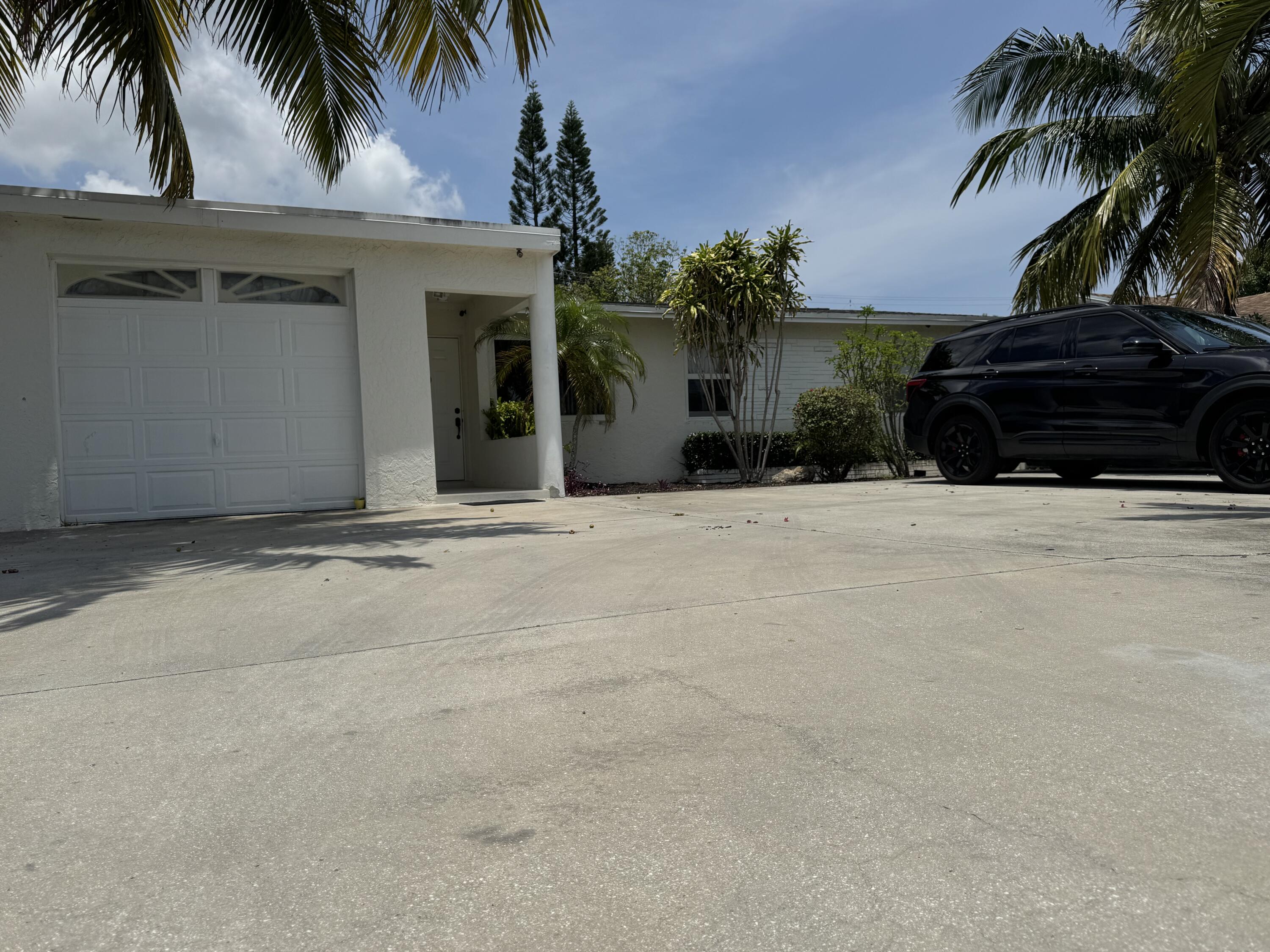 Foto de propiedad en 4607 Sutton Terrace S, West Palm Beach, FL 33415 West Palm Beach con MLS# 