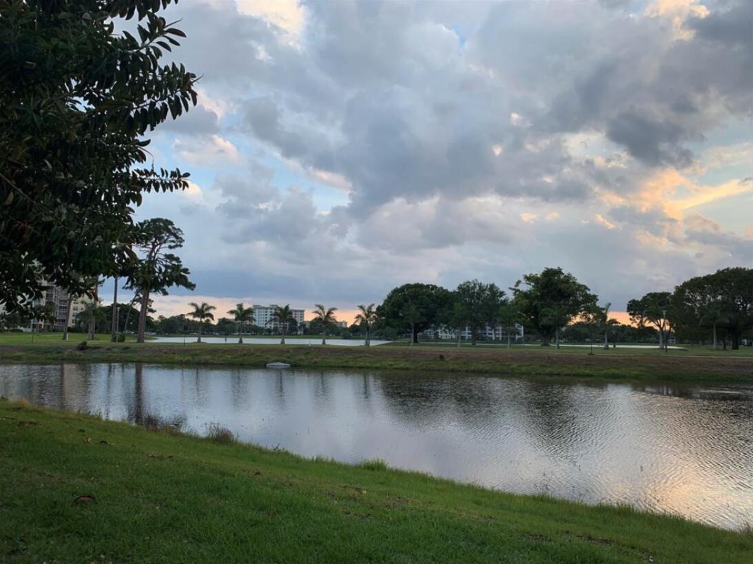 Foto de propiedad en 2815 N Course Drive 104, Pompano Beach, FL 33069 Pompano Beach con MLS# 