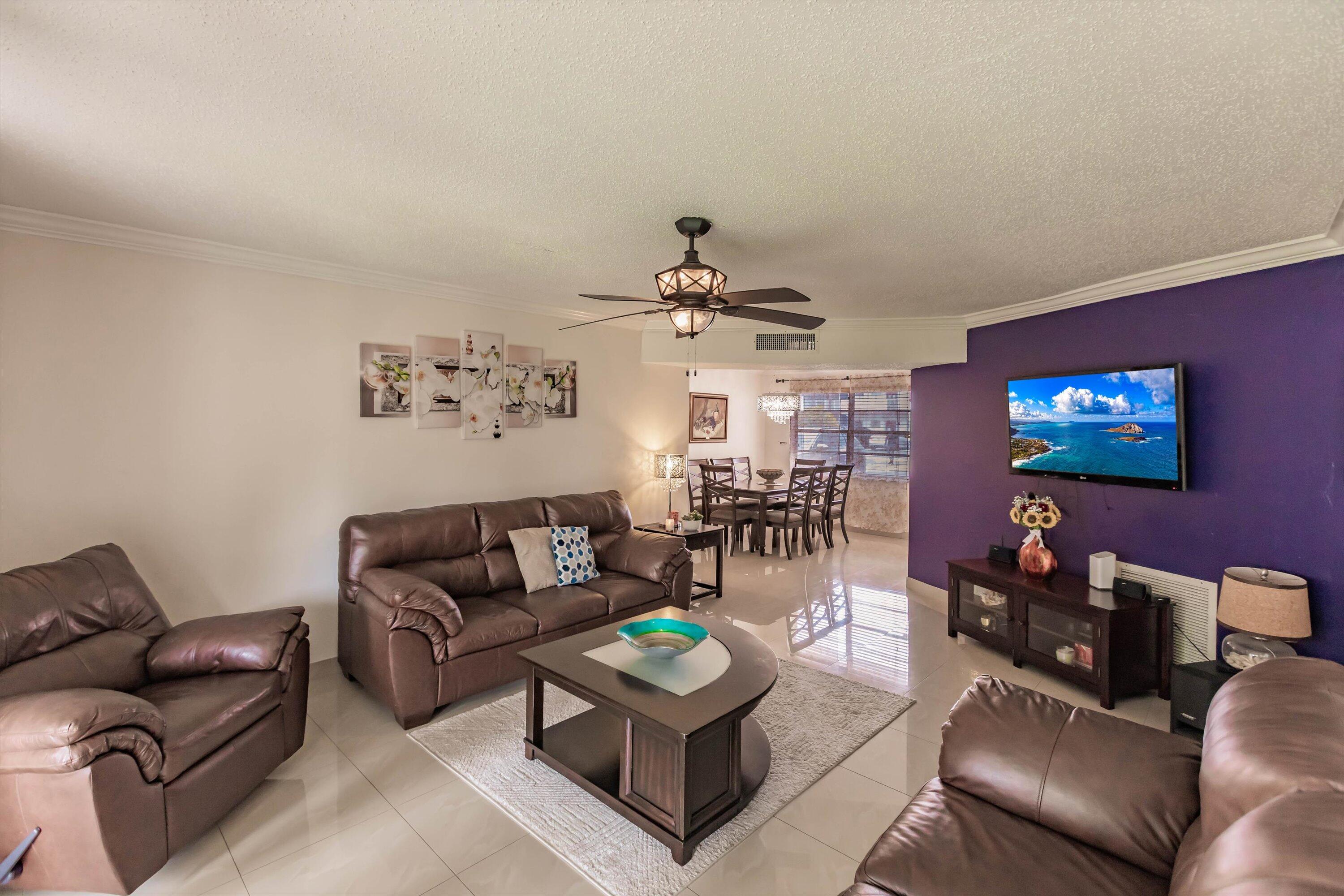 Foto de propiedad en 4270 NW 40th Street 105, Lauderdale Lakes, FL 33319 Lauderdale Lakes con MLS# 