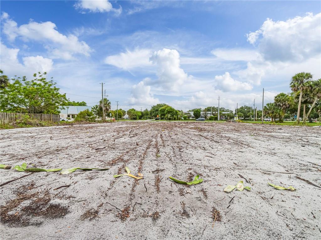 Foto de propiedad en 445 Old Dixie Highway, Vero Beach, FL 32962 Vero Beach con MLS# 
