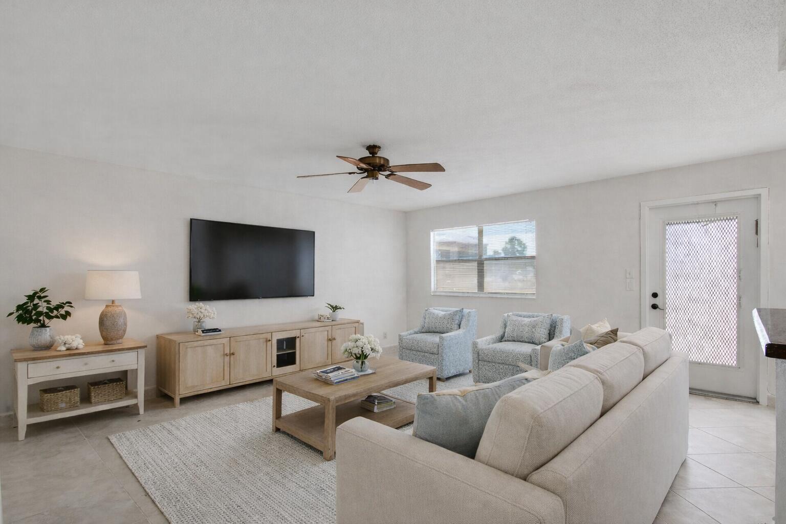 Foto de propiedad en 228 Brittany E, Delray Beach, FL 33446 Delray Beach con MLS# 