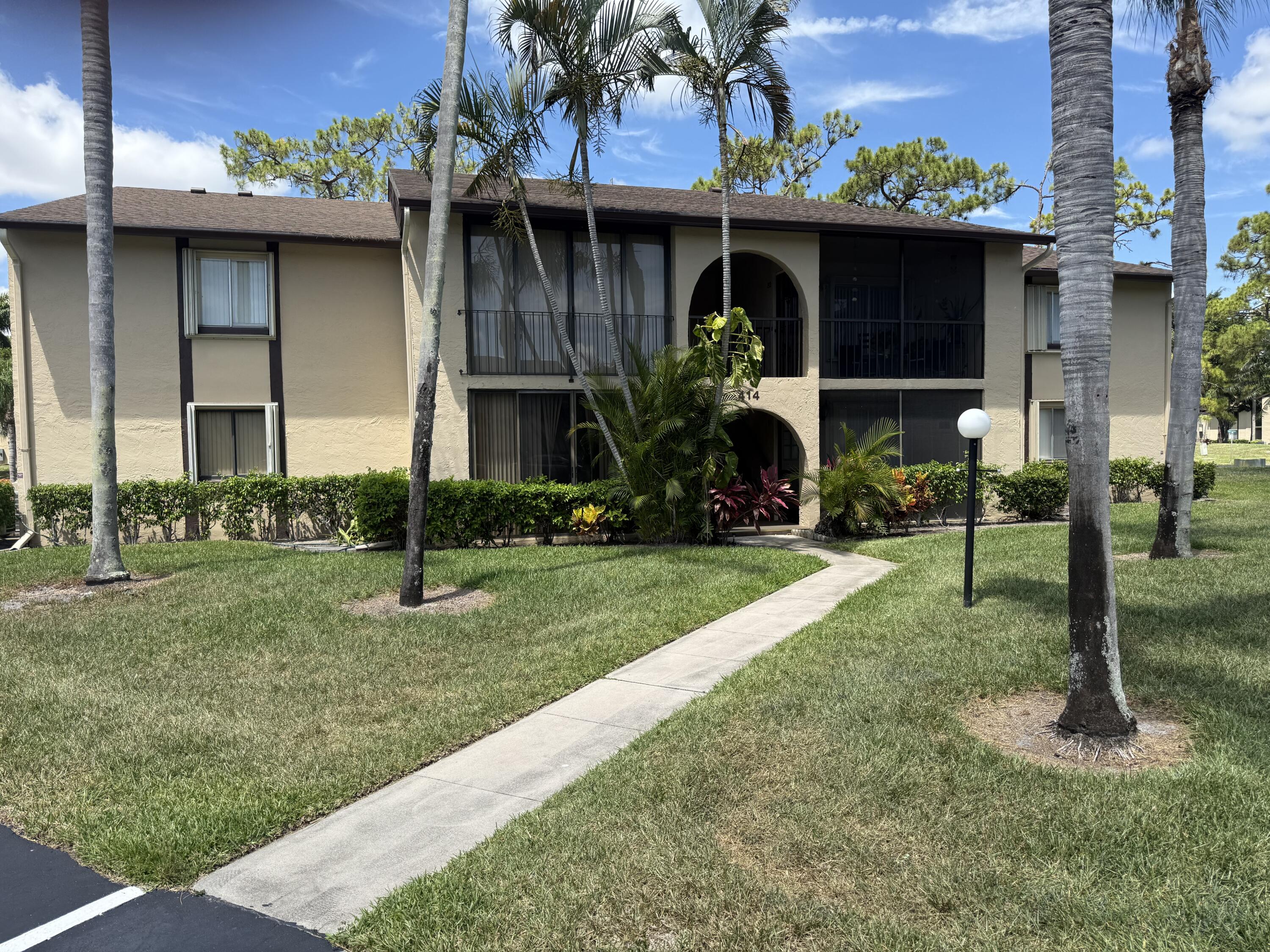 Foto de propiedad en 414 Pine Glen Lane B-1, Greenacres, FL 33463 Greenacres con MLS# 
