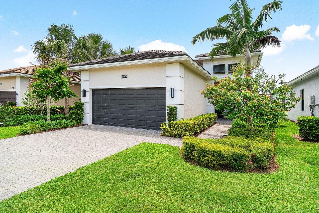 Foto de propiedad en 16070 Key Biscayne Lane, Westlake, FL 33470 Westlake con MLS# 
