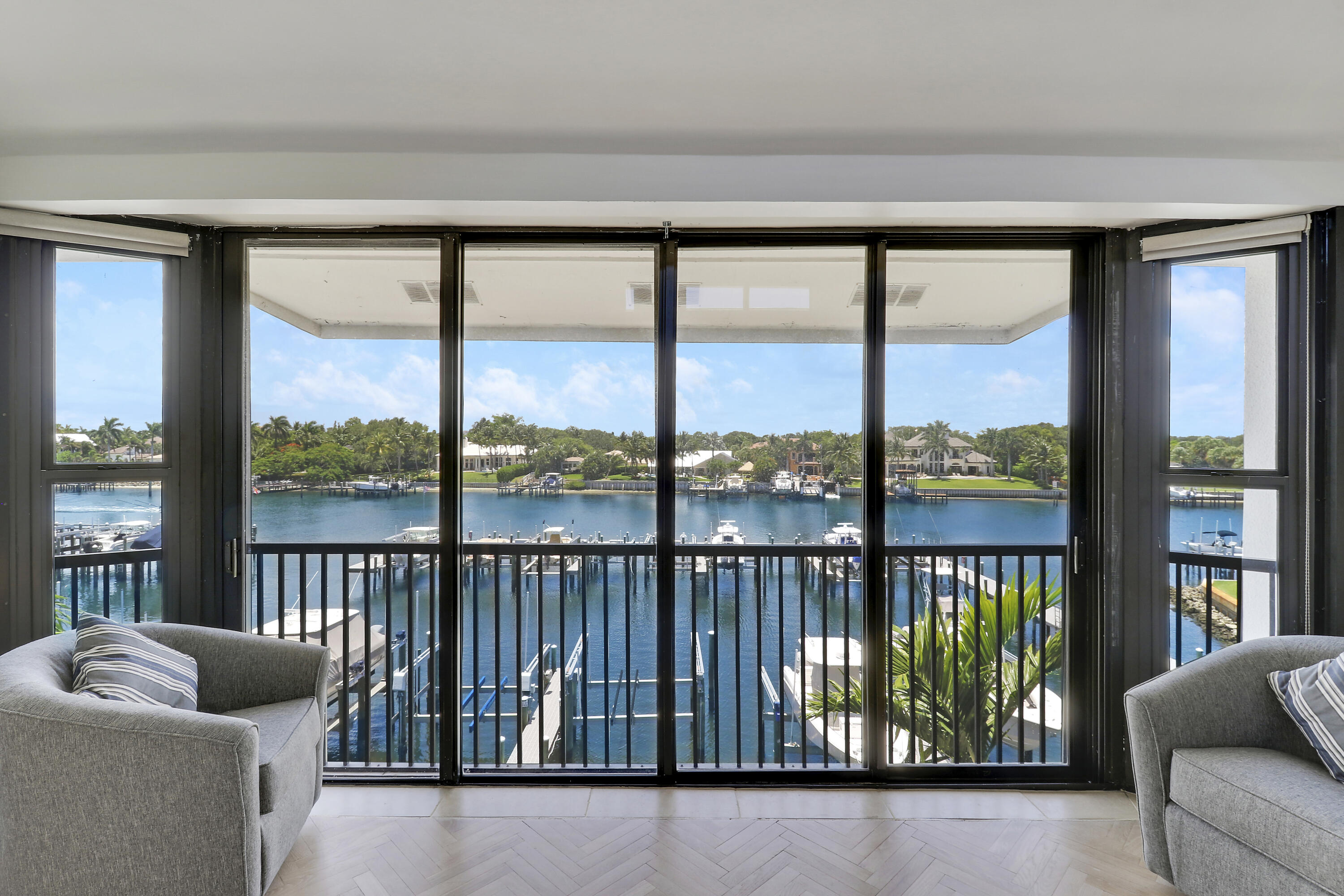 Foto de propiedad en 543 Bay Colony Drive N Slip 8, Juno Beach, FL 33408 Juno Beach con MLS# 