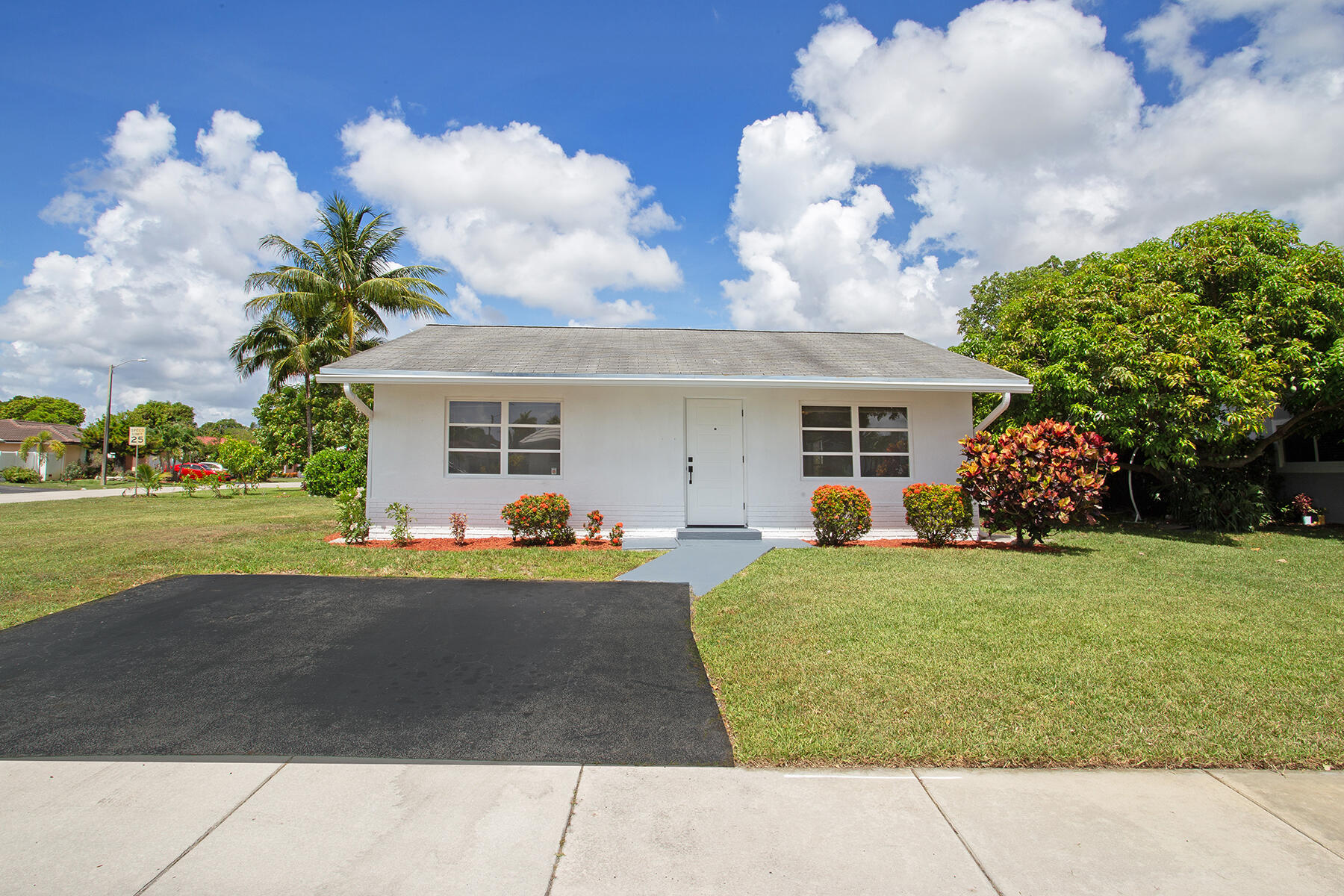Foto de propiedad en 7609 NW 70 Avenue, Tamarac, FL 33321 Tamarac con MLS# 