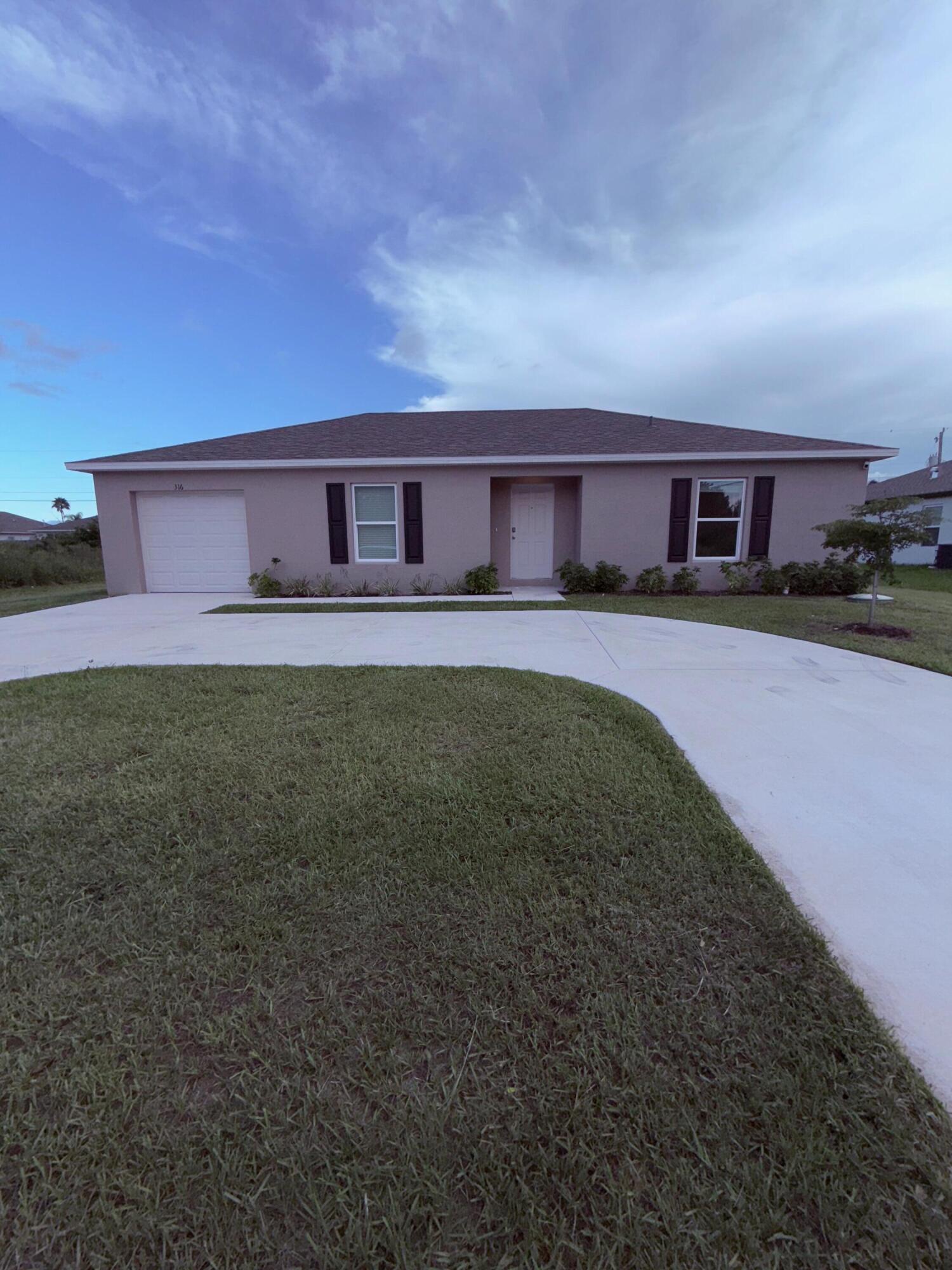 Foto de propiedad en 316 SW Becker Road, Port St. Lucie, FL 34953 Port St. Lucie con MLS# 