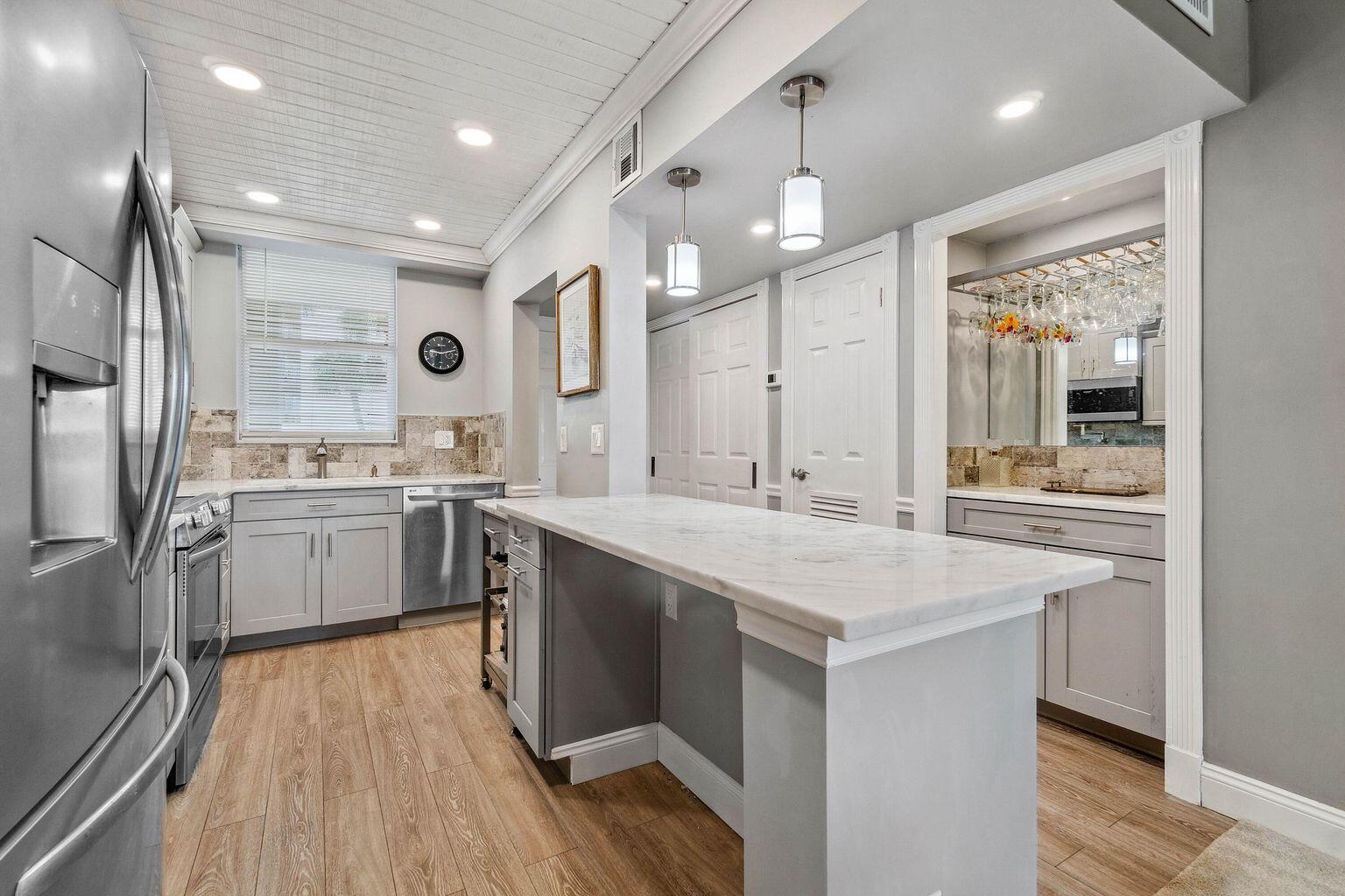 Foto de propiedad en 100 Paradise Harbour Boulevard 208, North Palm Beach, FL 33408 North Palm Beach con MLS# 