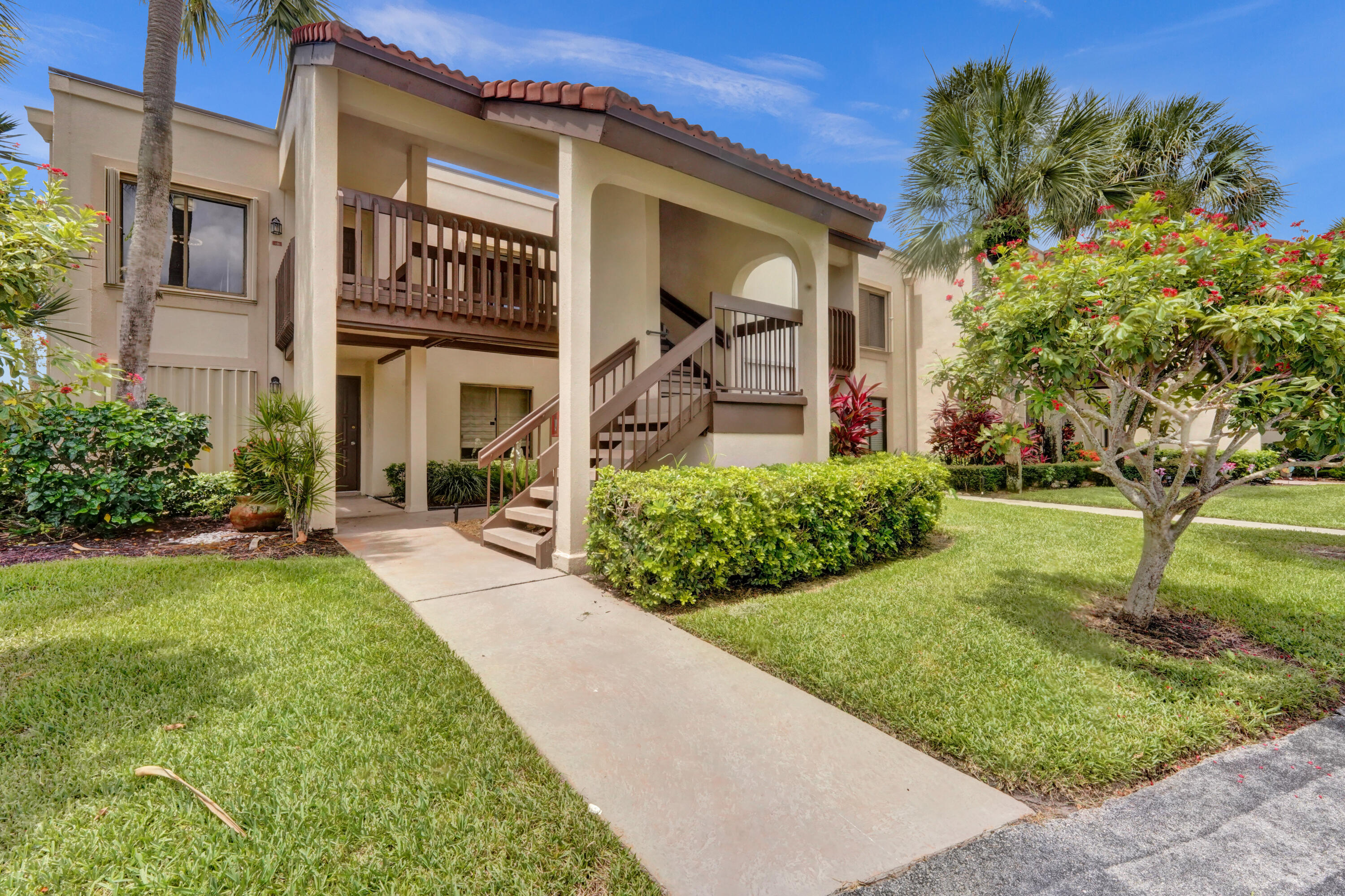 Foto de propiedad en 5306 Cedar Lake Drive 201, Boynton Beach, FL 33437 Boynton Beach con MLS# 
