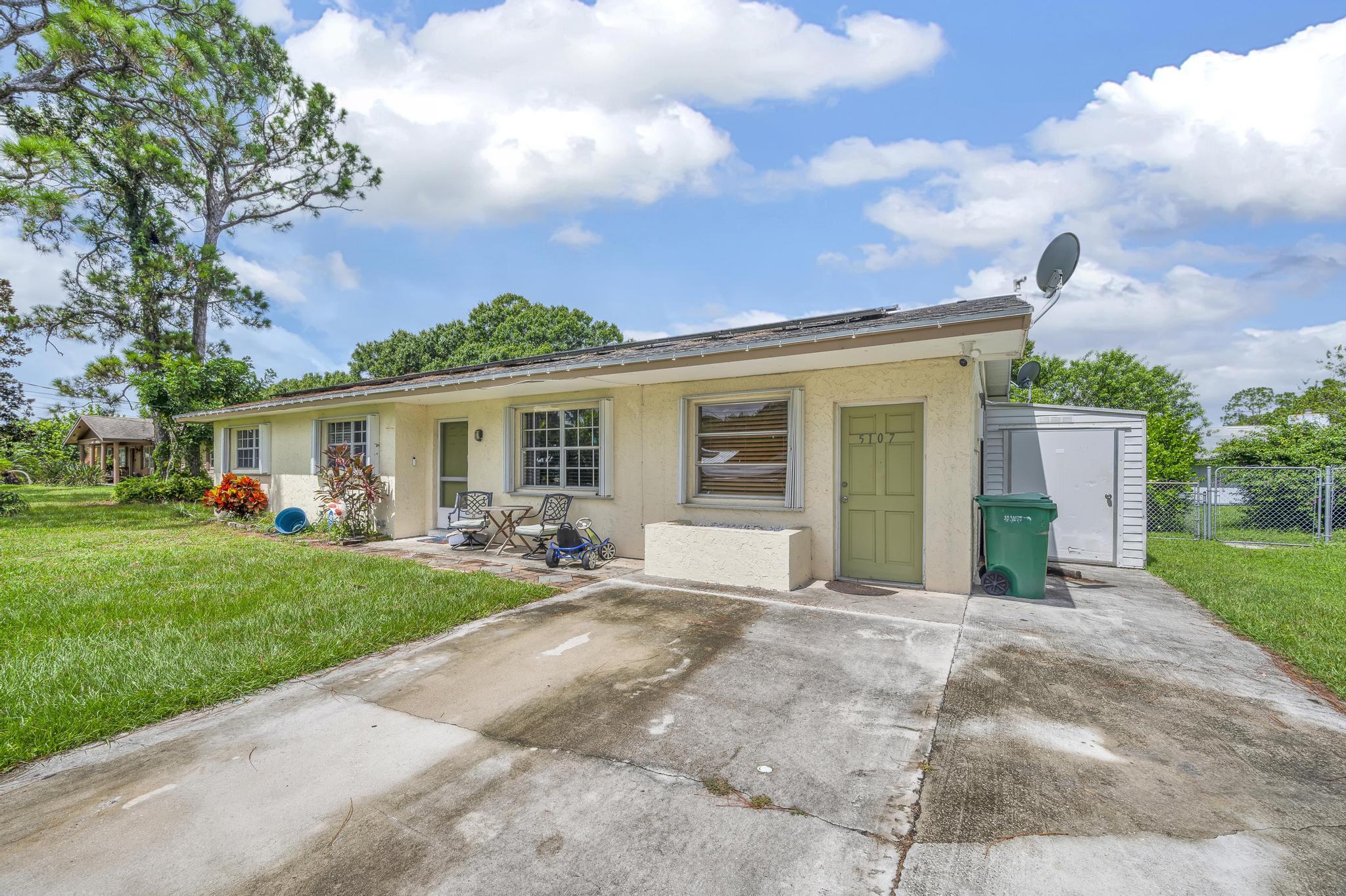 Foto de propiedad en 5107 Palm Drive, Fort Pierce, FL 34982 Fort Pierce con MLS# 