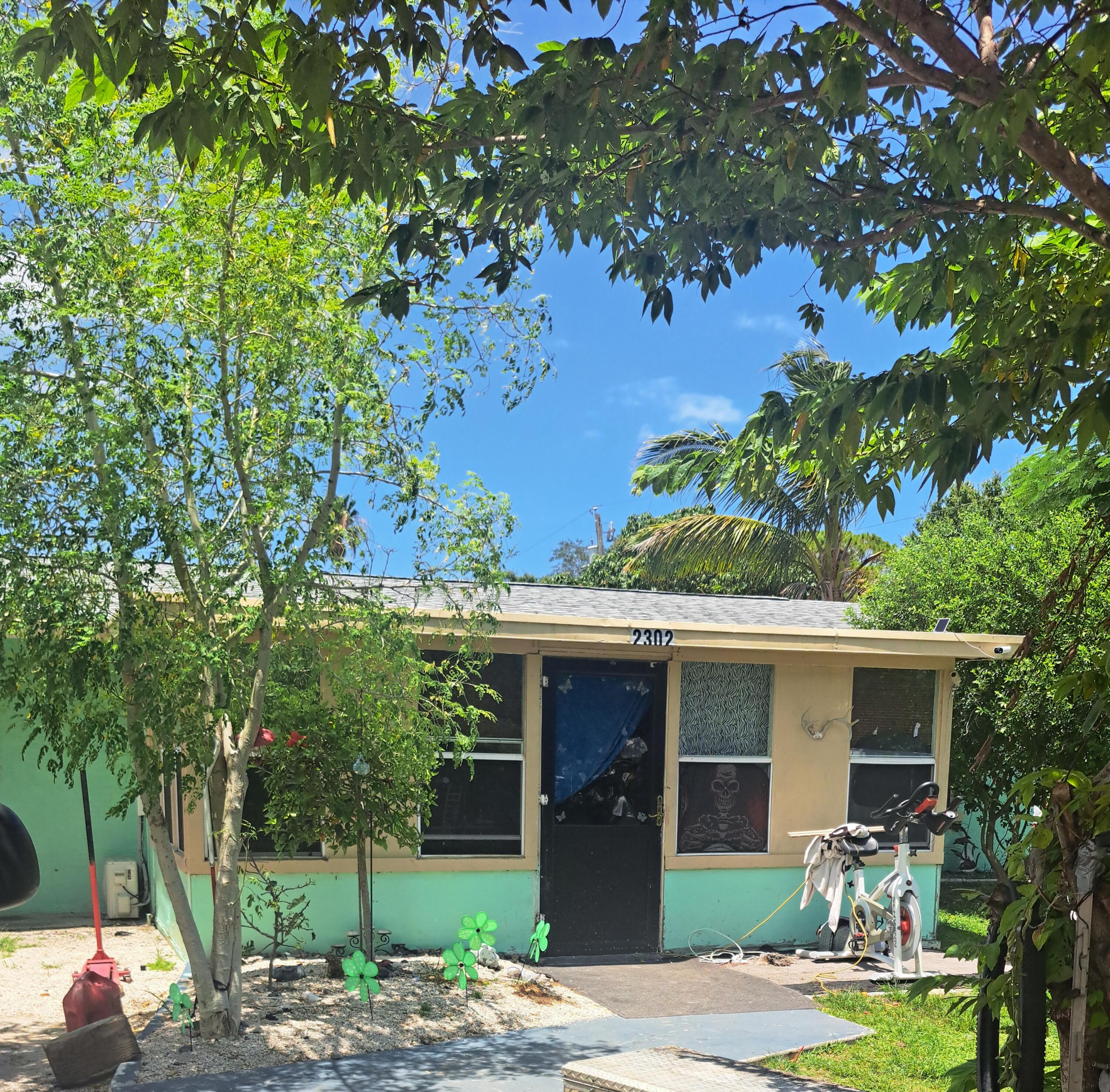Foto de propiedad en 2302 Barbara Avenue, Fort Pierce, FL 34982 Fort Pierce con MLS# 