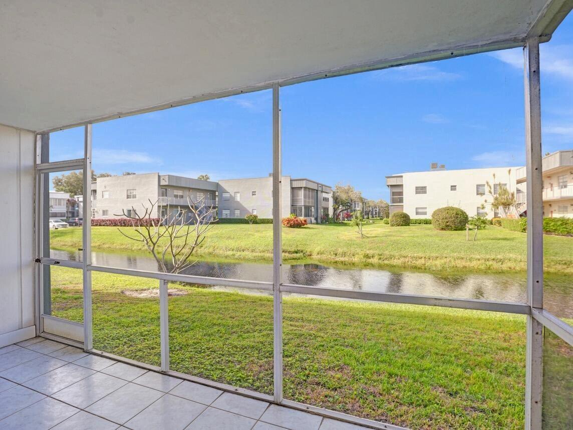 Foto de propiedad en 298 Burgundy G, Delray Beach, FL 33484 Delray Beach con MLS# 