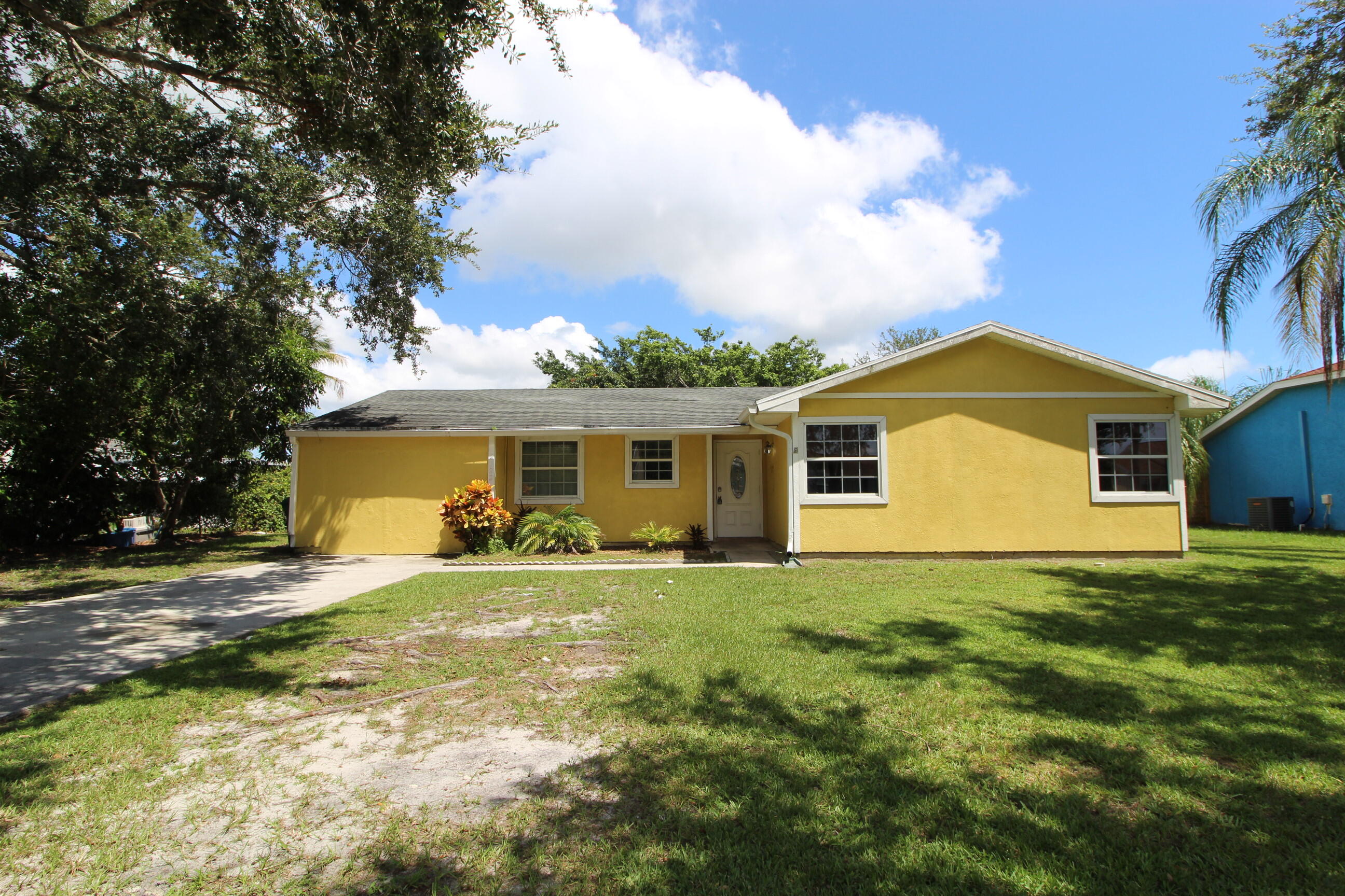 Foto de propiedad en 2022 SE West Dunbrooke Circle SE, Port St. Lucie, FL 34952 Port St. Lucie con MLS# 
