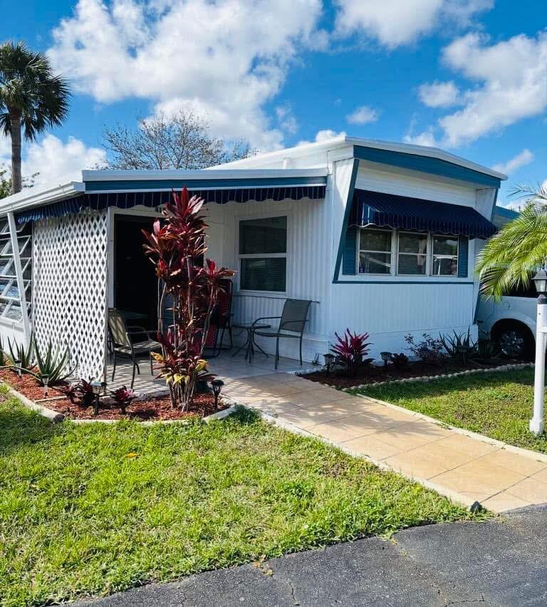 Foto de propiedad en 415 Gardenia Court, Deerfield Beach, FL 33442 Deerfield Beach con MLS# 