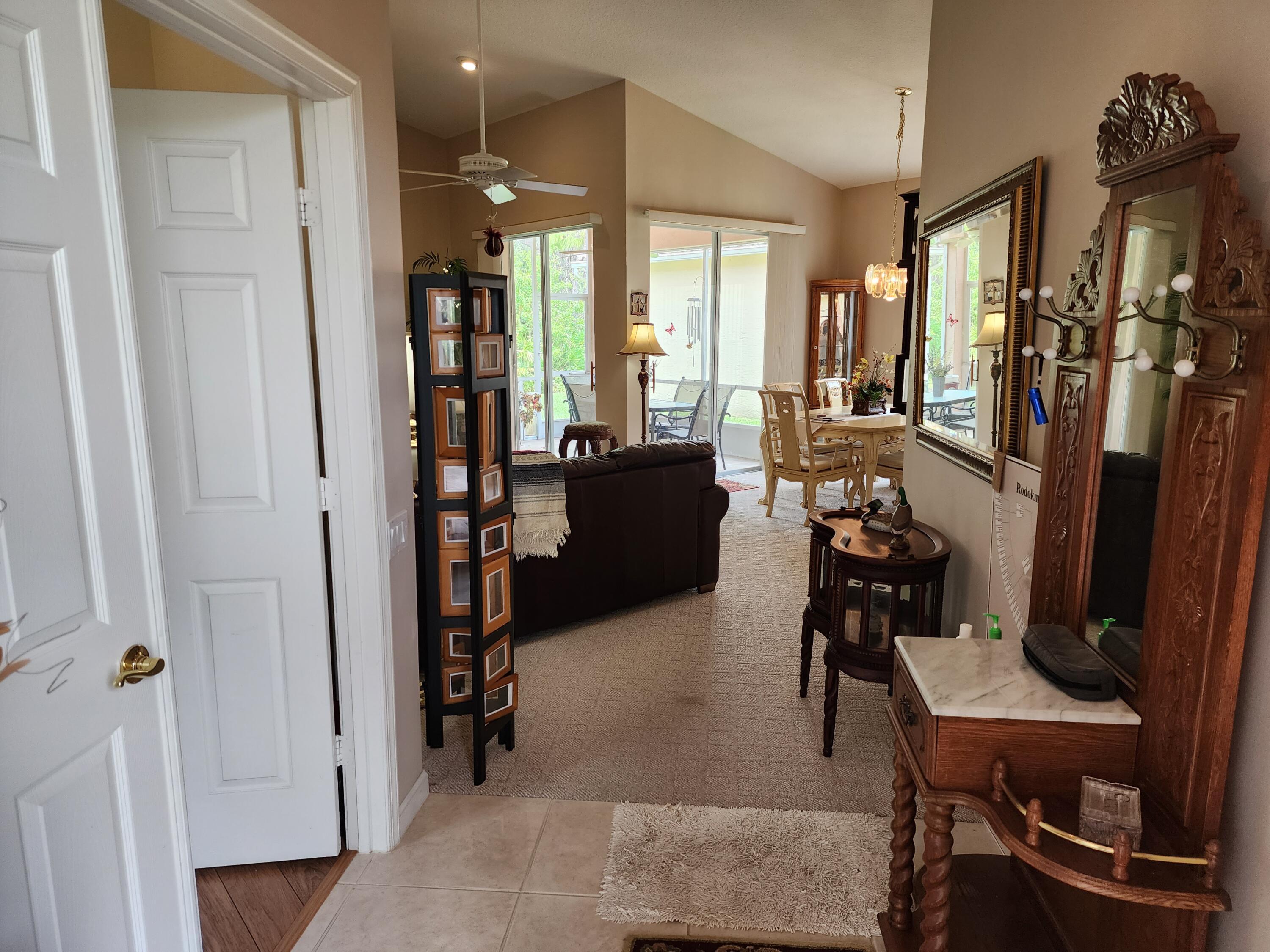 Foto de propiedad en 366 NW Granville Street, Port St. Lucie, FL 34986 Port St. Lucie con MLS# 
