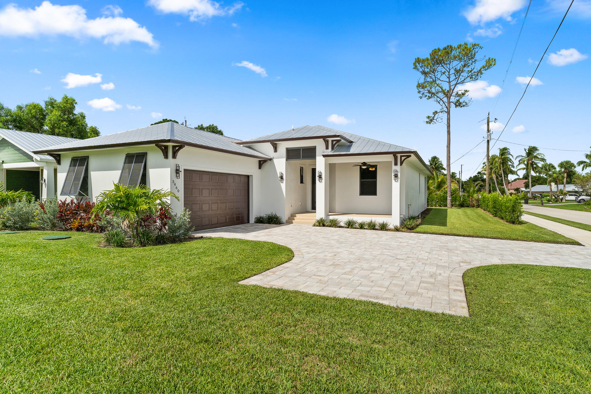Foto de propiedad en 5460 SE Front Avenue, Stuart, FL 34997 Stuart con MLS# 