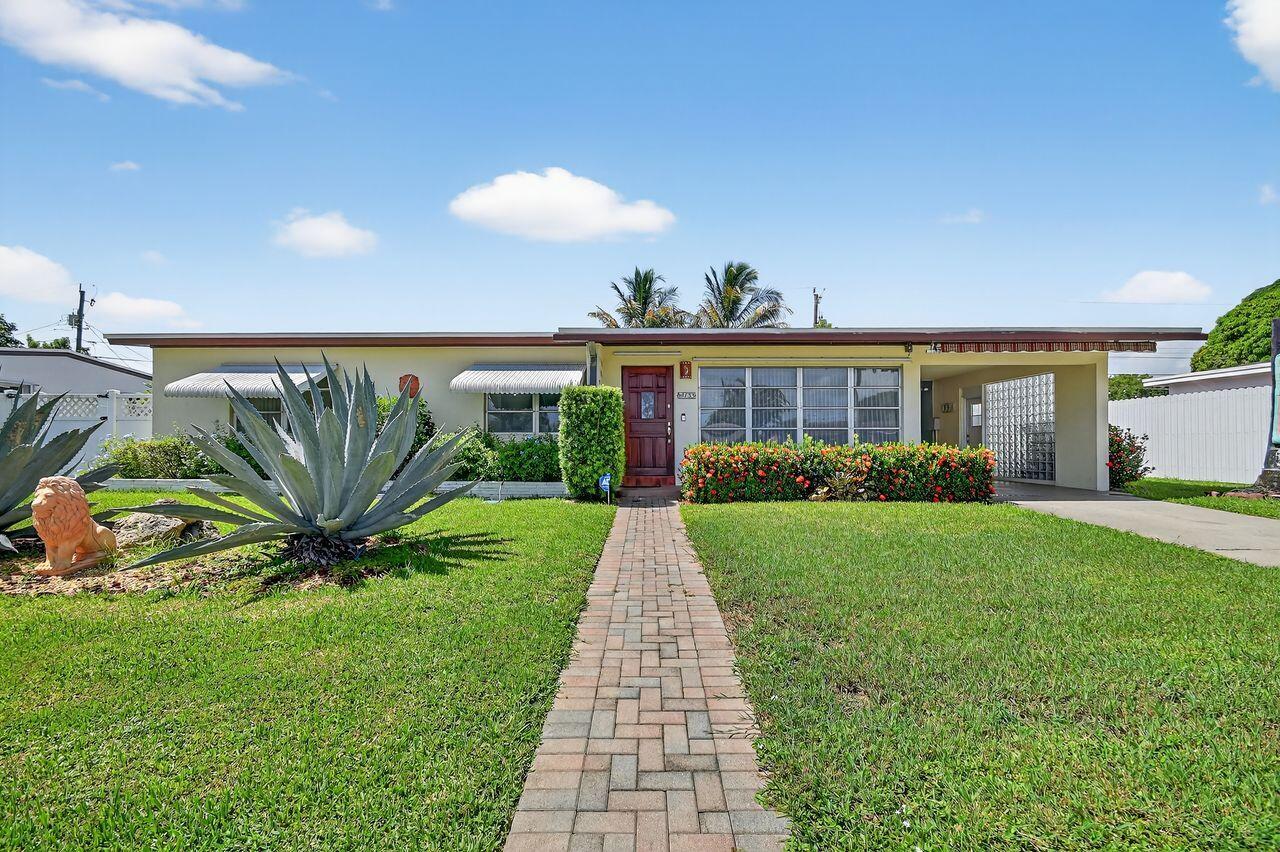 Foto de propiedad en 133 Greenbrier Drive, Palm Springs, FL 33461 Palm Springs con MLS# 